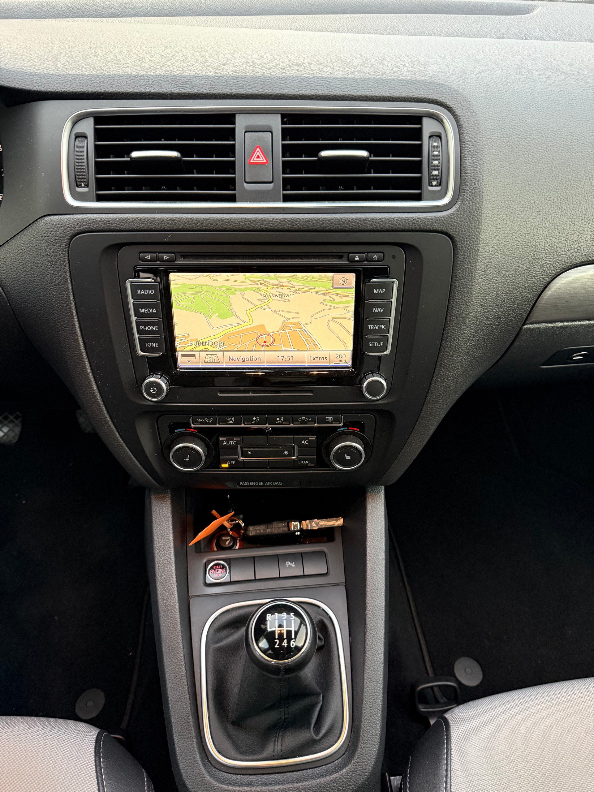 VW Jetta 2.0 TSI Highline-image-11