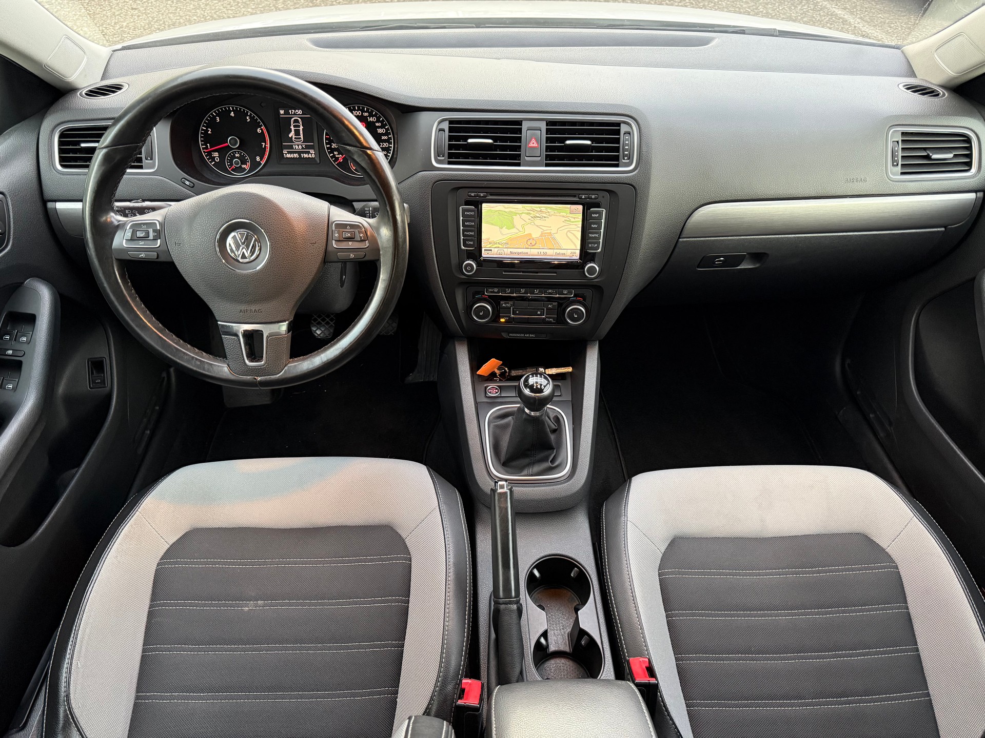 VW Jetta 2.0 TSI Highline-image-6