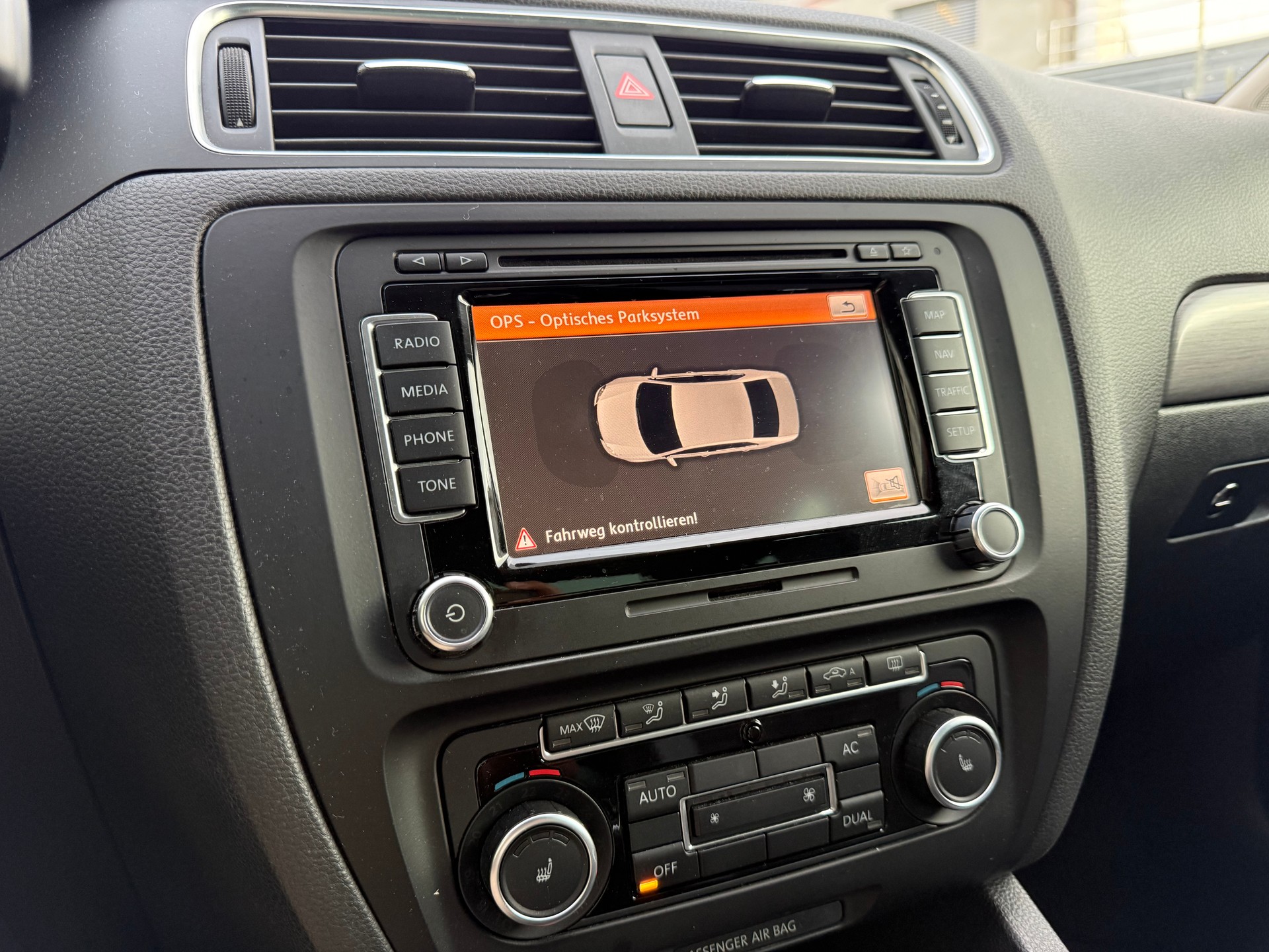 VW Jetta 2.0 TSI Highline-image-15