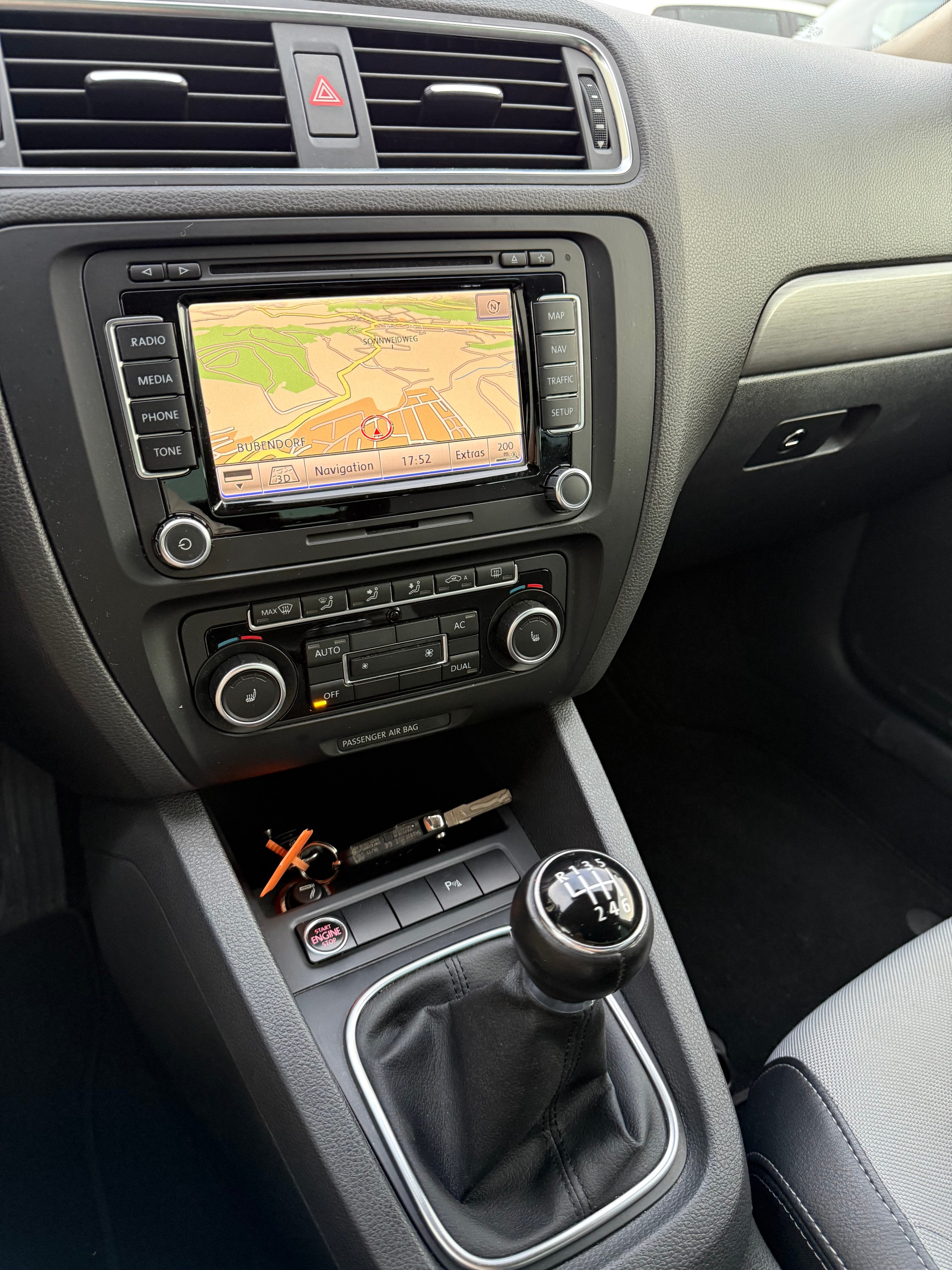 VW Jetta 2.0 TSI Highline-image-12