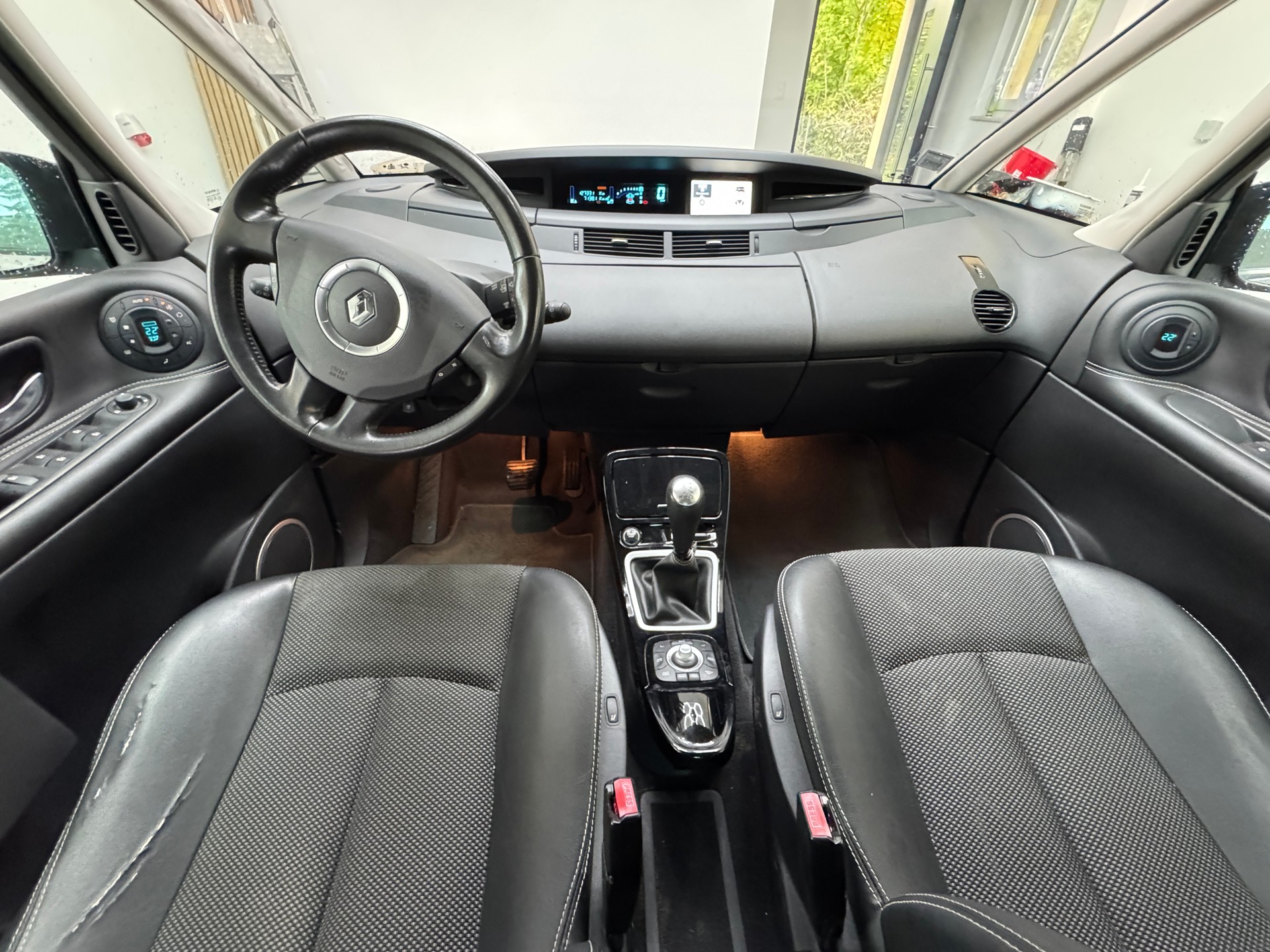 RENAULT Espace 2.0 dCi Swiss Edition Automatic-image-9