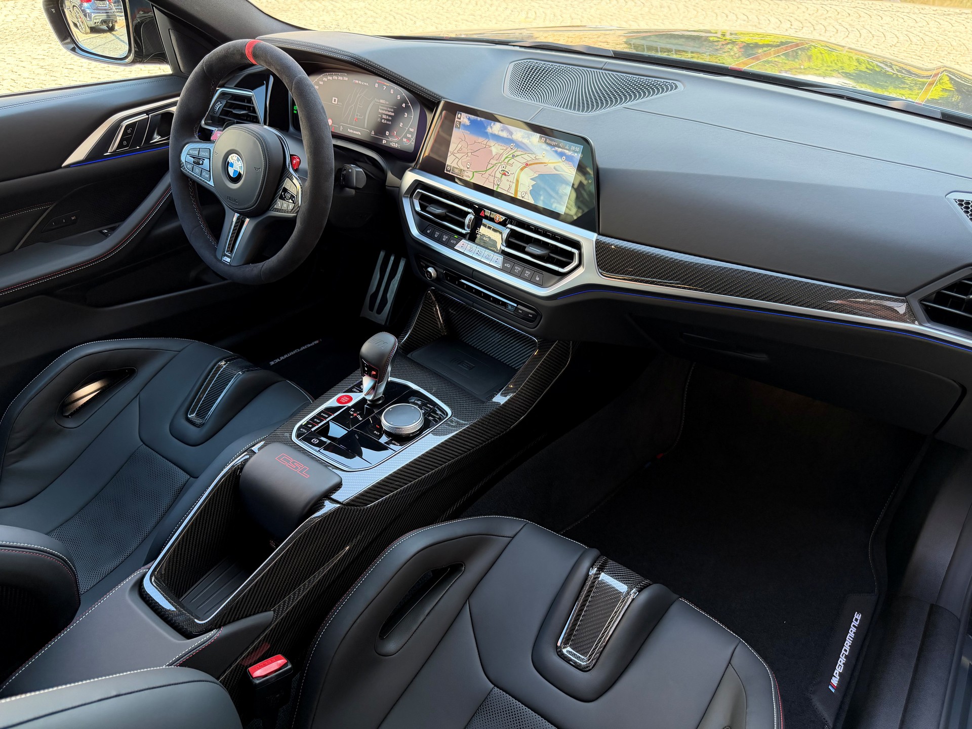 BMW M4 CSL Coupé-image-12