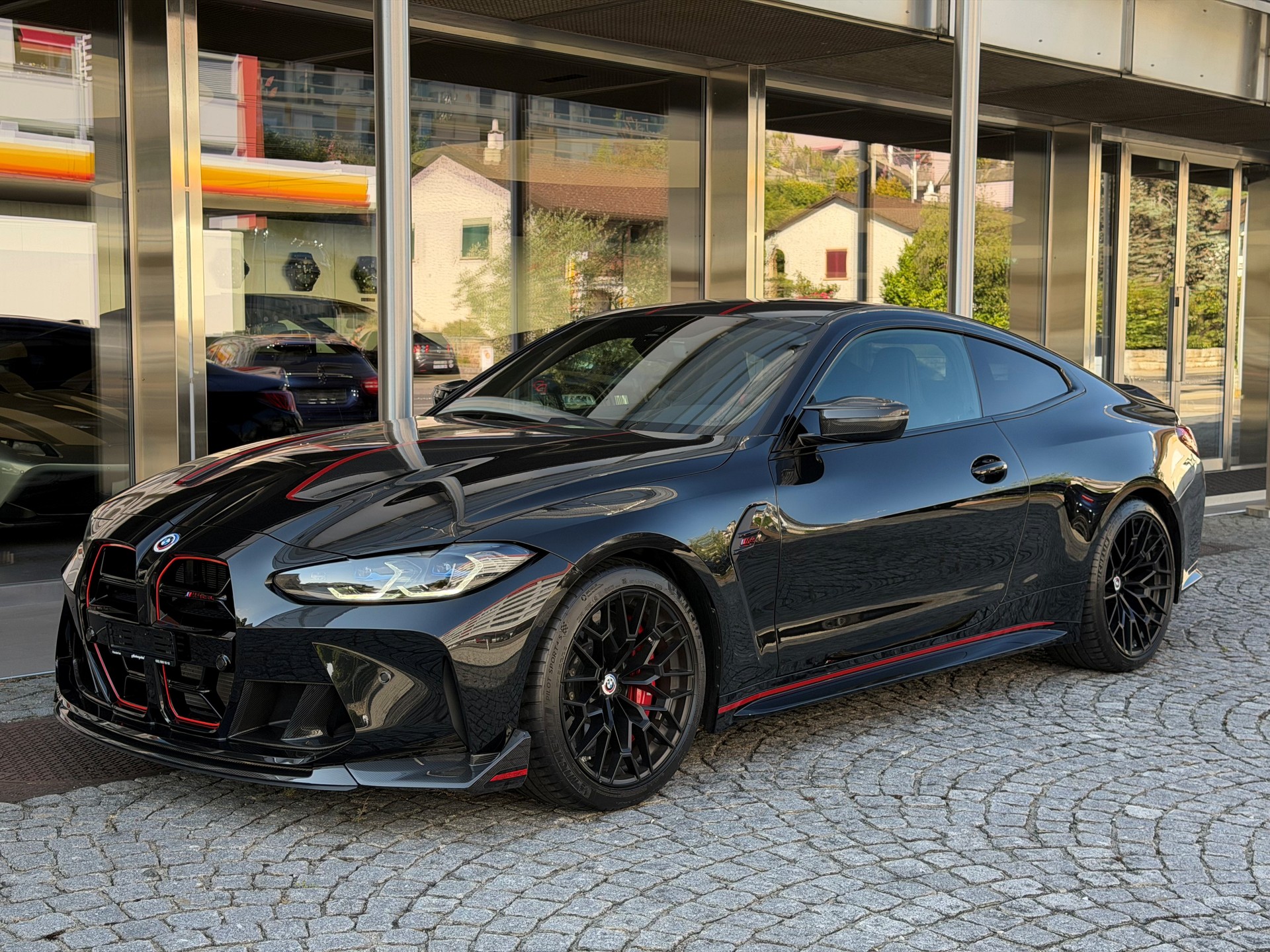 BMW M4 CSL Coupé-image-0