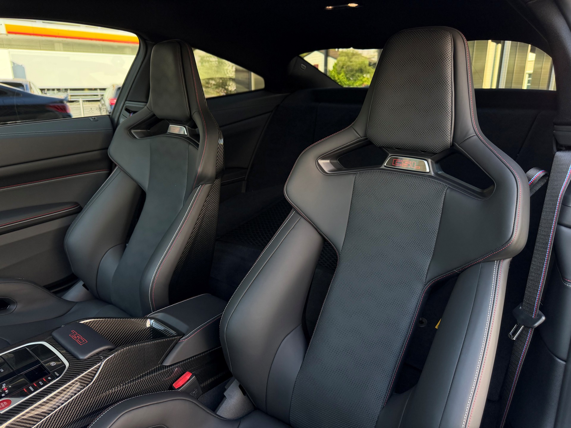 BMW M4 CSL Coupé-image-9