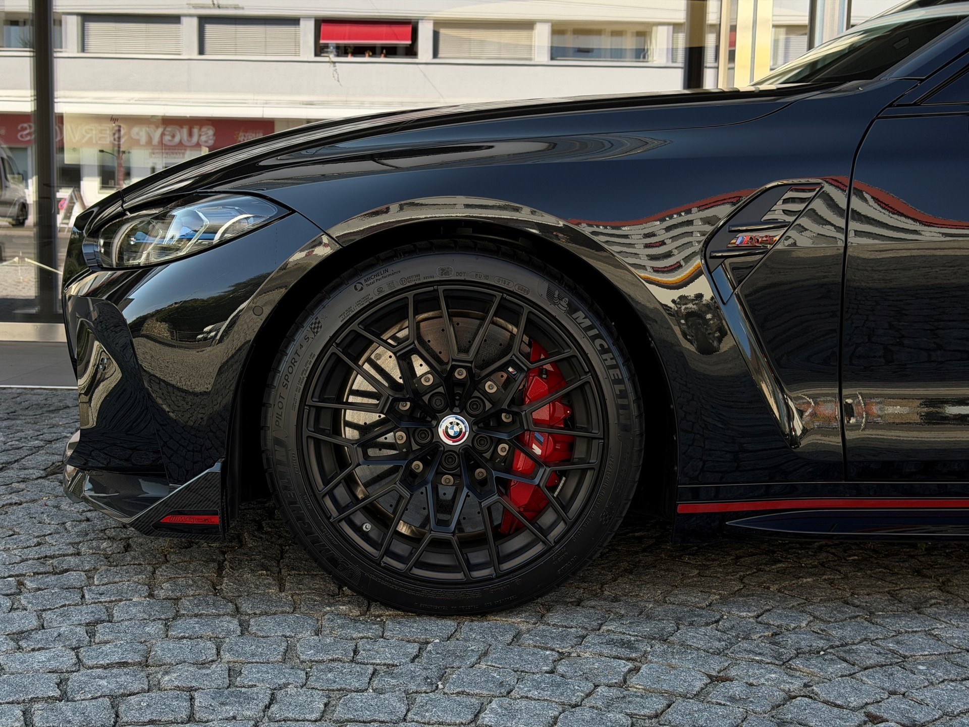 BMW M4 CSL Coupé-image-6