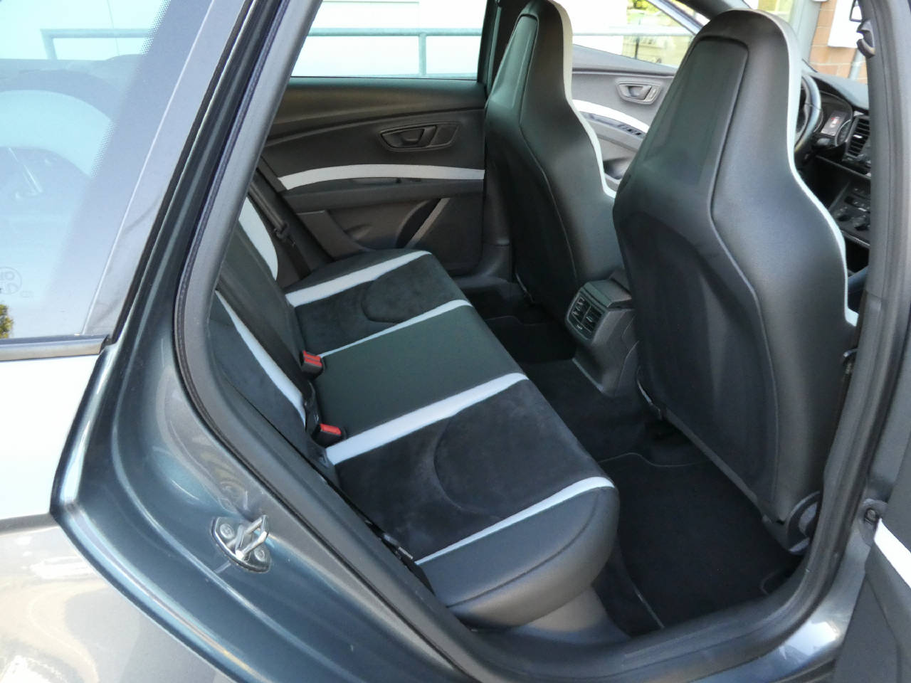 SEAT Leon ST 2.0 TSI 280 Cupra-image-9