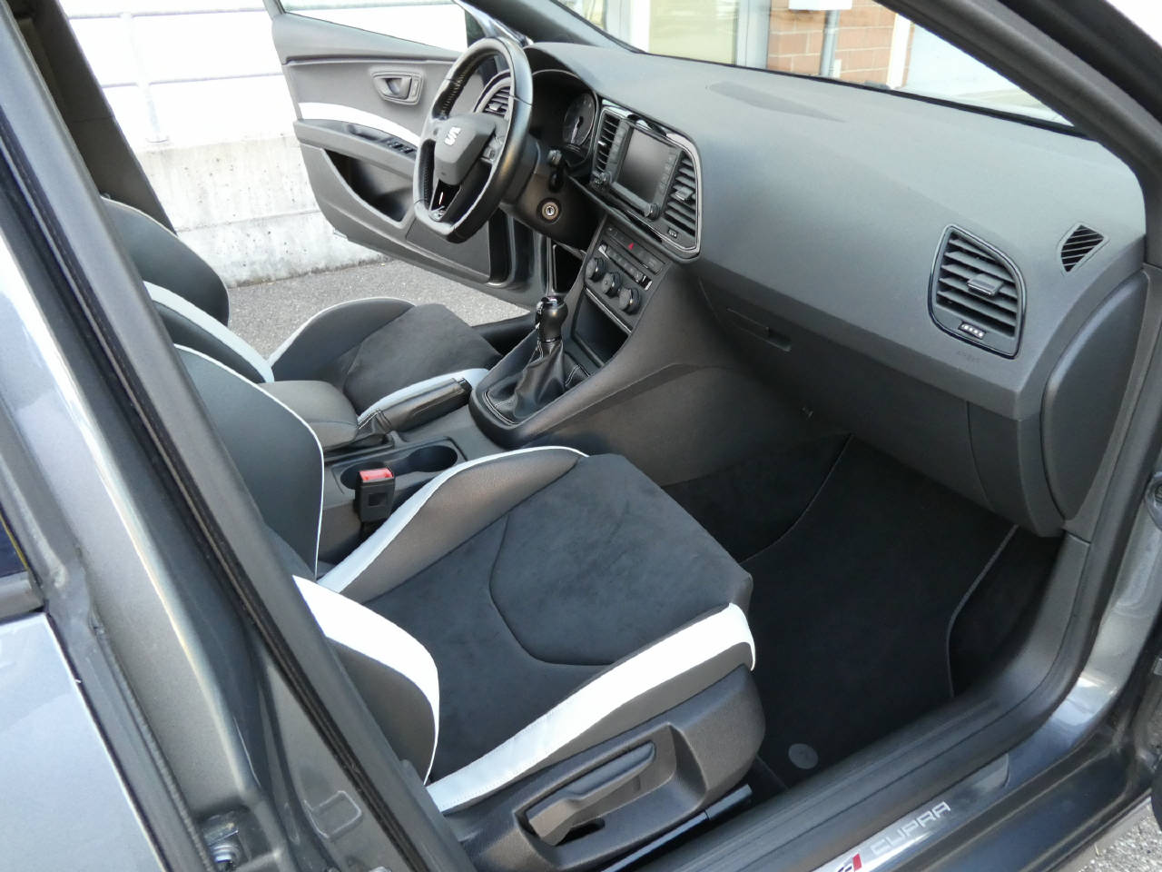 SEAT Leon ST 2.0 TSI 280 Cupra-image-8