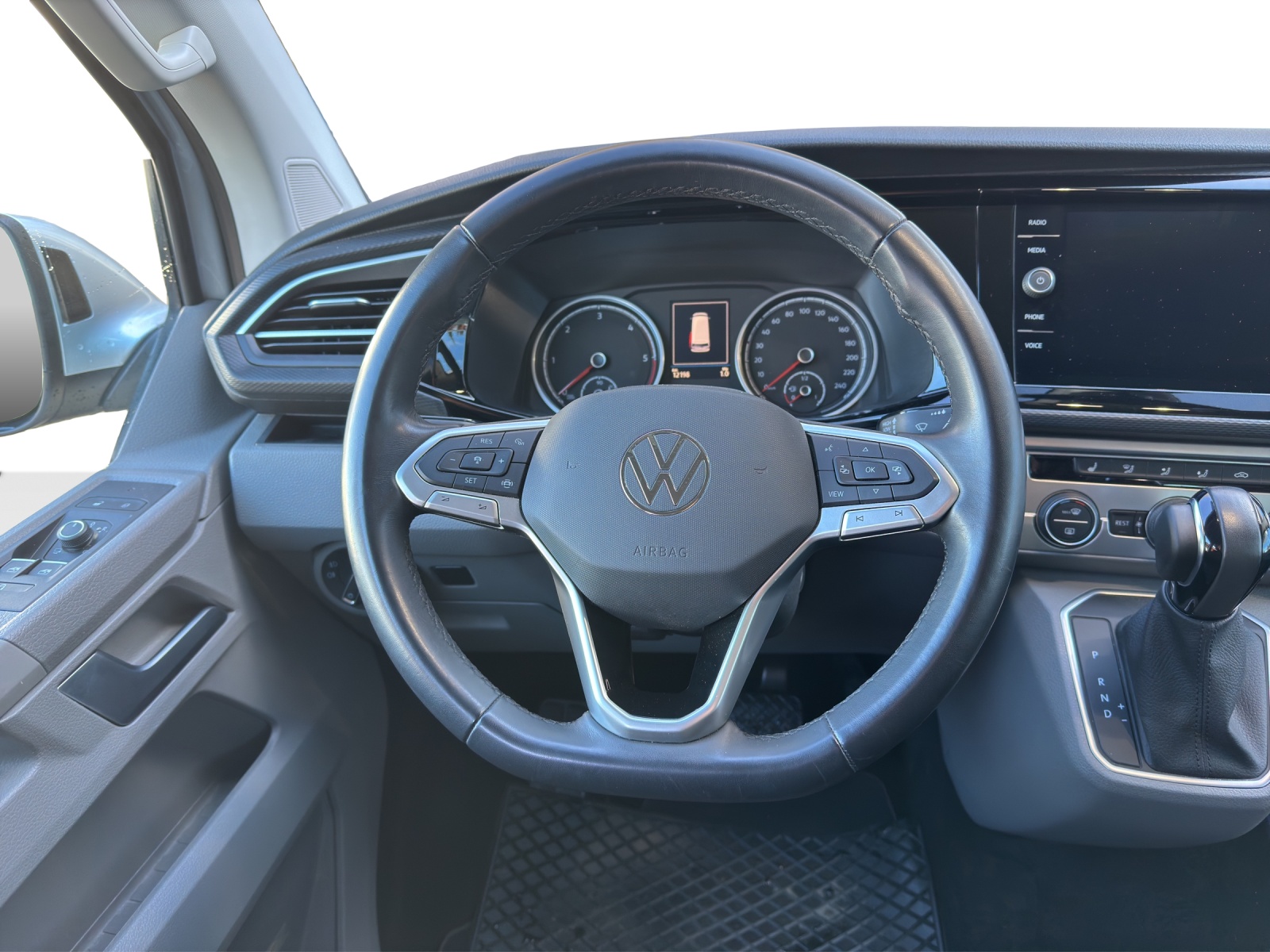 VW T6.1 2.0 TDI DSG-image-9