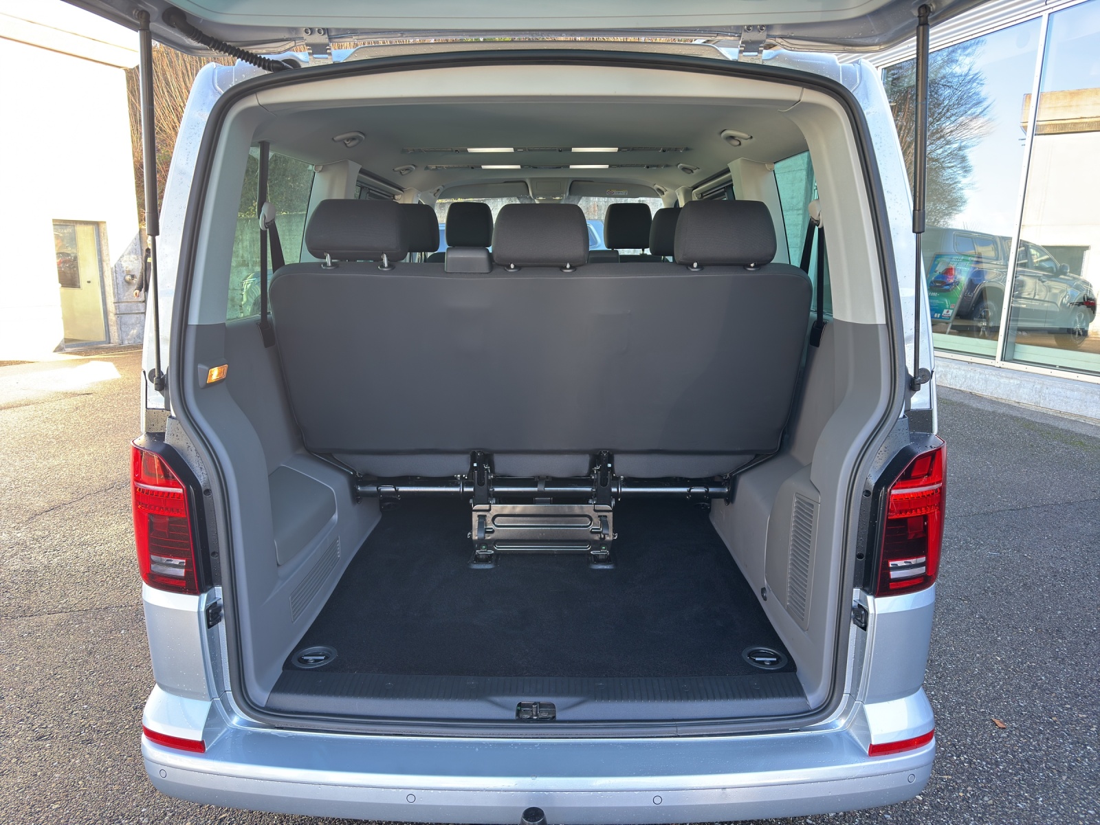 VW T6.1 2.0 TDI DSG-image-16