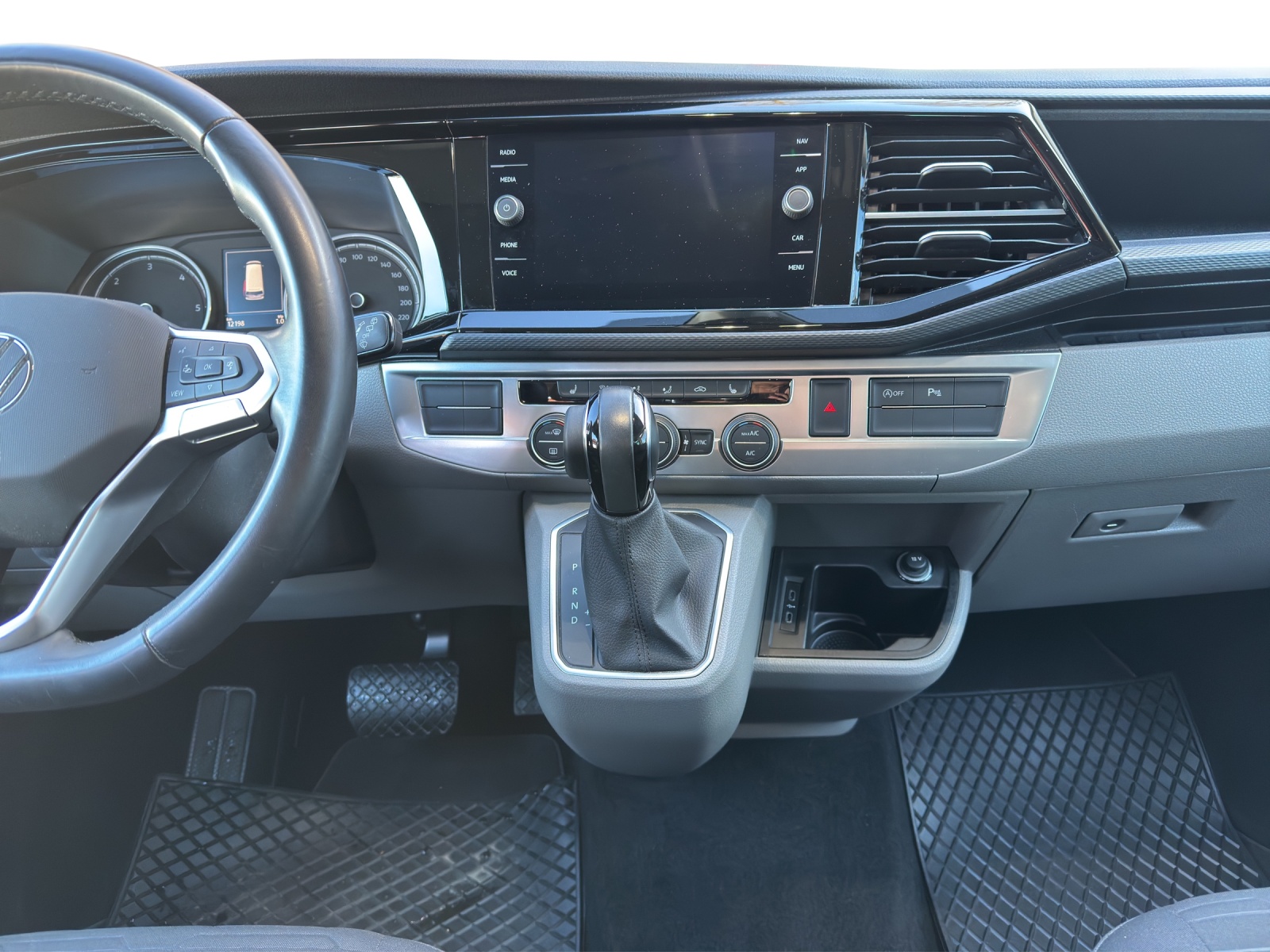 VW T6.1 2.0 TDI DSG-image-11