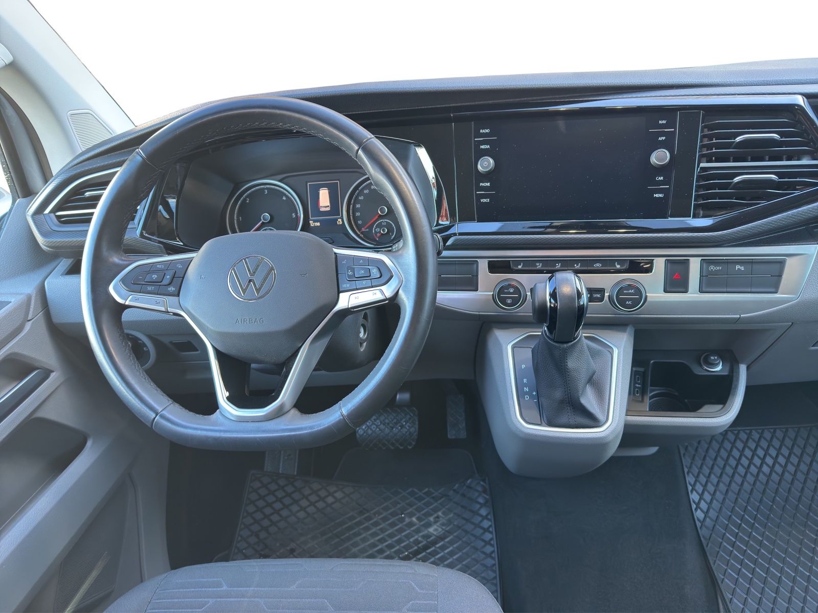 VW T6.1 2.0 TDI DSG-image-10