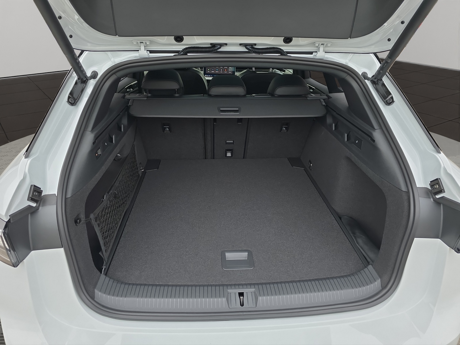 VW ID.7 Tourer GTX 86 kWh GTX United 4 Motion-image-4