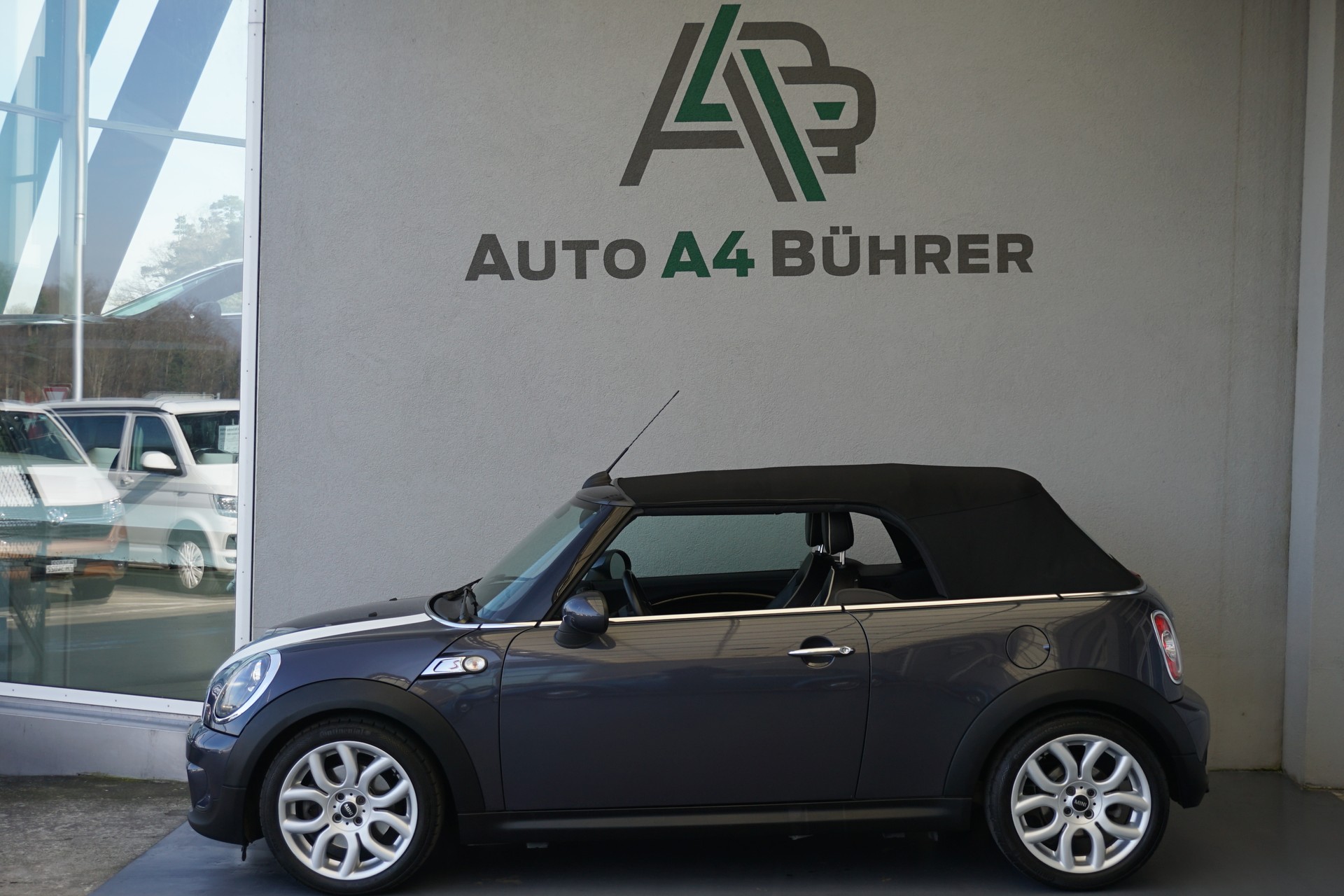 MINI Cooper S 1,6 i Turbo Cabriolet 184PS-image-0