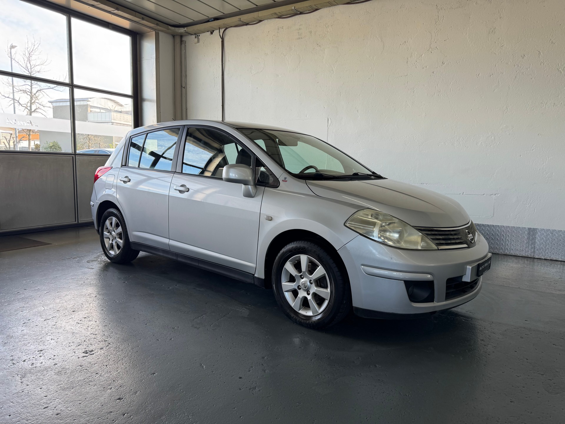 NISSAN Tiida 1.8 tekna-showroom-element-1