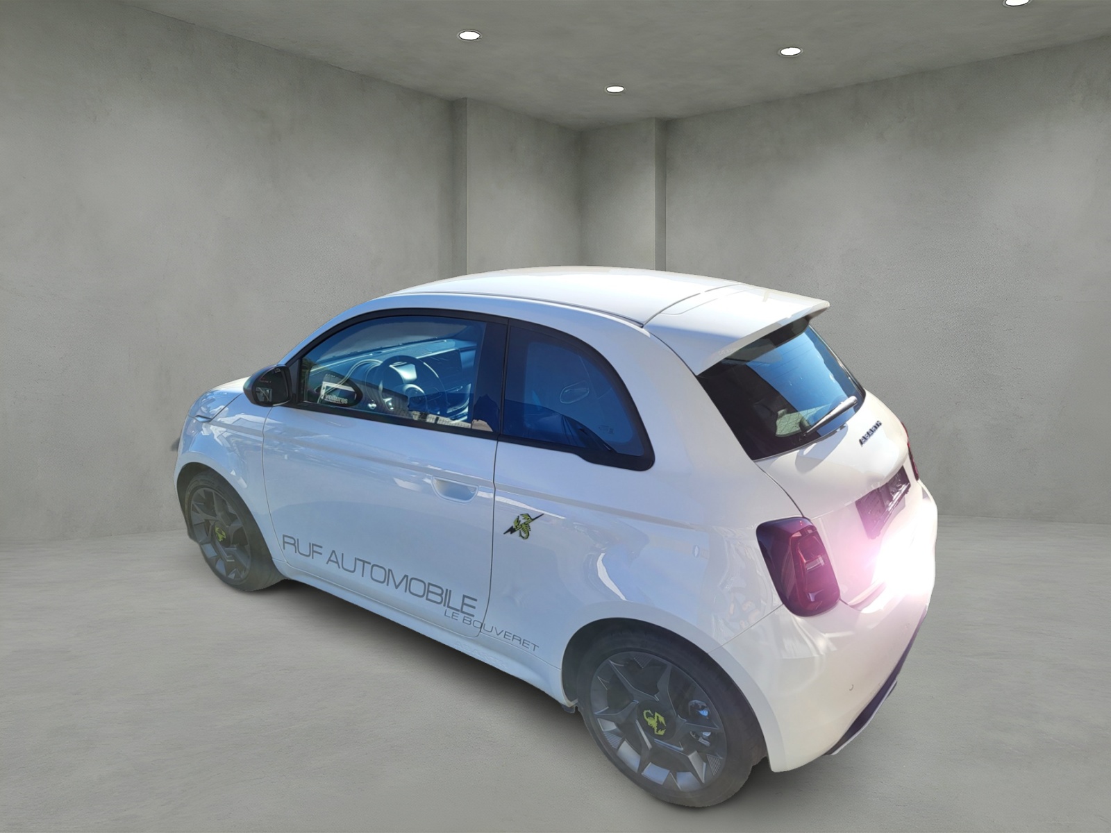 FIAT Abarth 500e-image-4