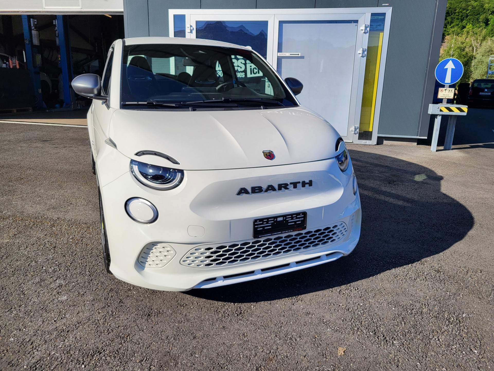 FIAT Abarth 500e-image-1