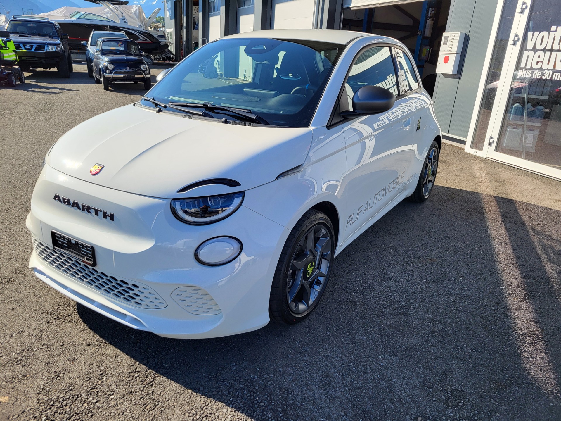 FIAT Abarth 500e-image-2