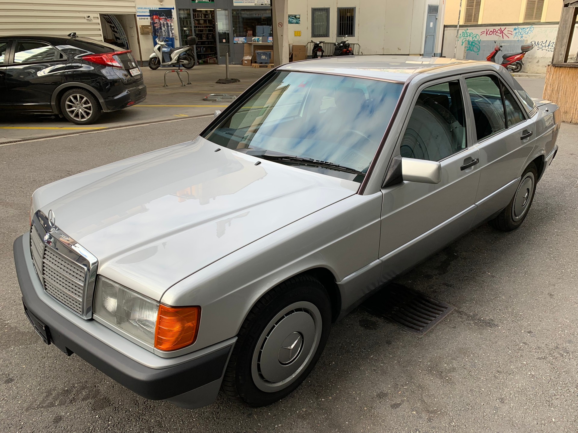 MERCEDES-BENZ 190 E 2.6-image-1