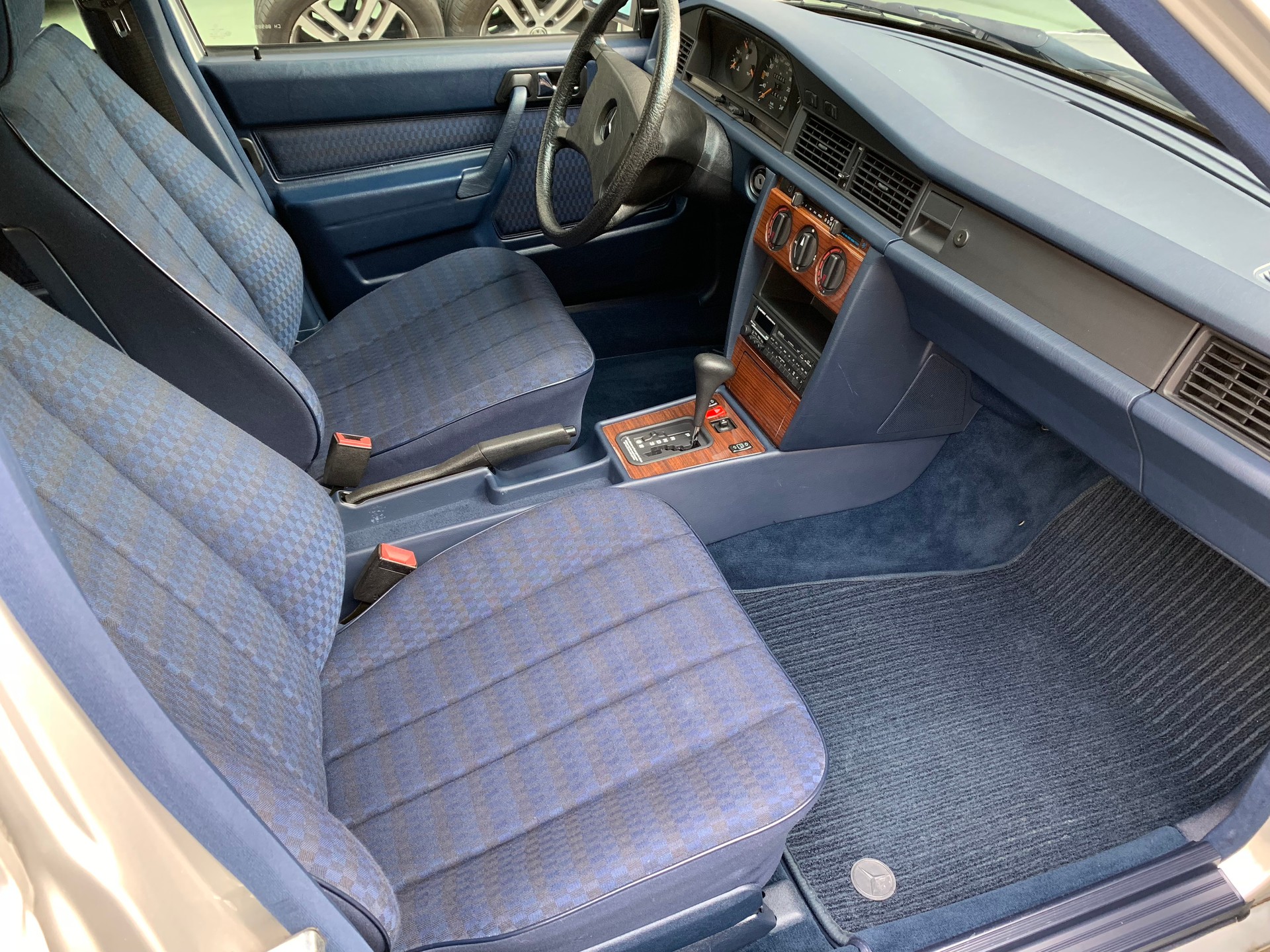 MERCEDES-BENZ 190 E 2.6-image-5