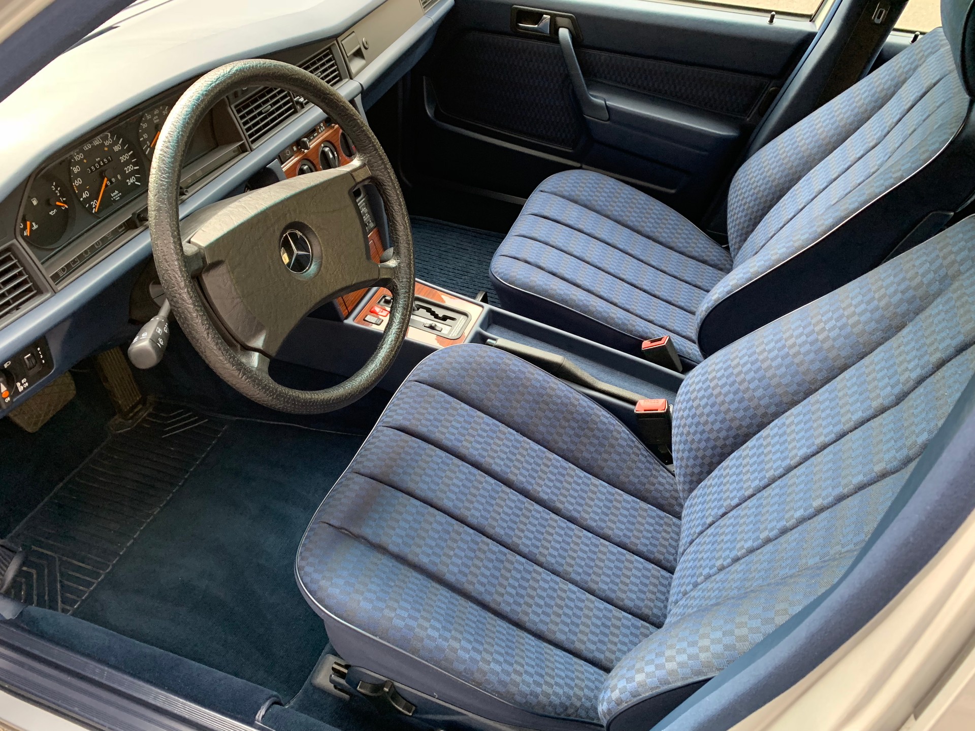 MERCEDES-BENZ 190 E 2.6-image-4