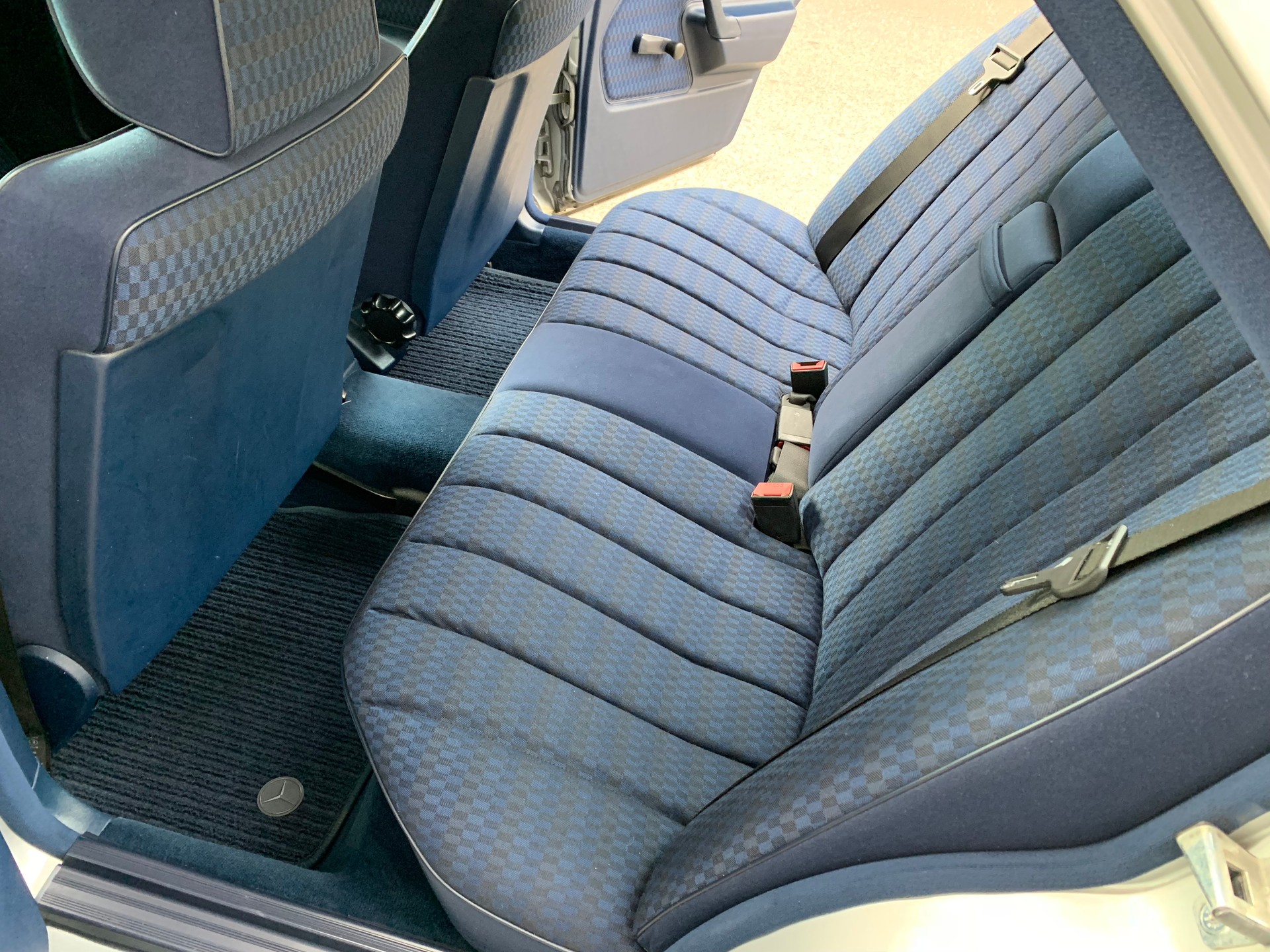 MERCEDES-BENZ 190 E 2.6-image-6