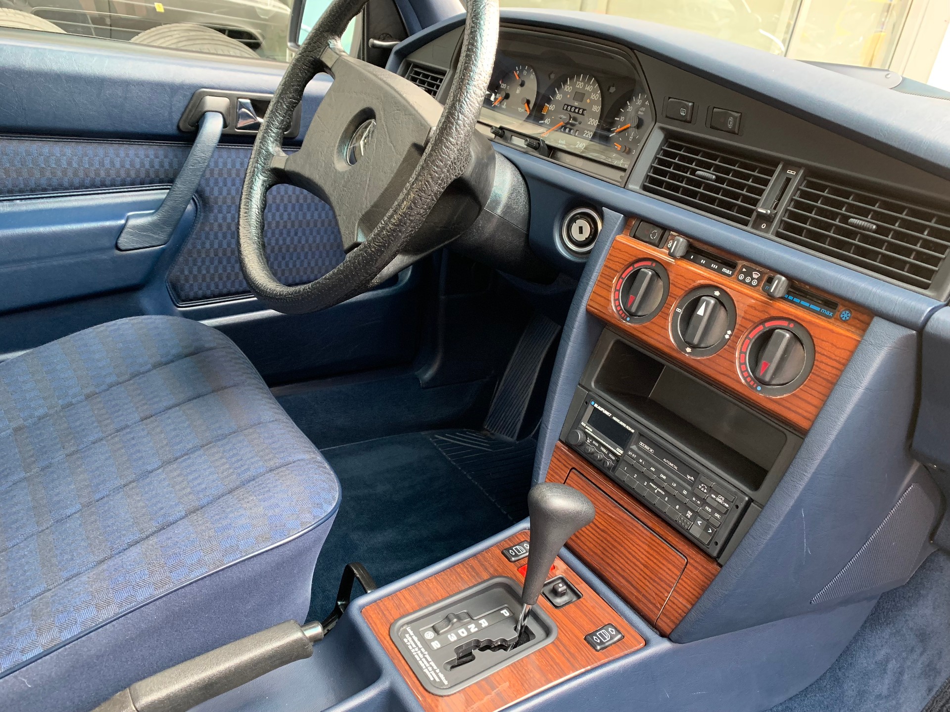 MERCEDES-BENZ 190 E 2.6-image-7