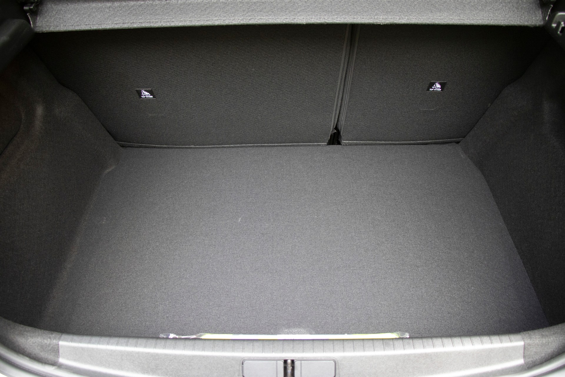PEUGEOT 208 1.2 MHEV 110 Allure Premium-image-8