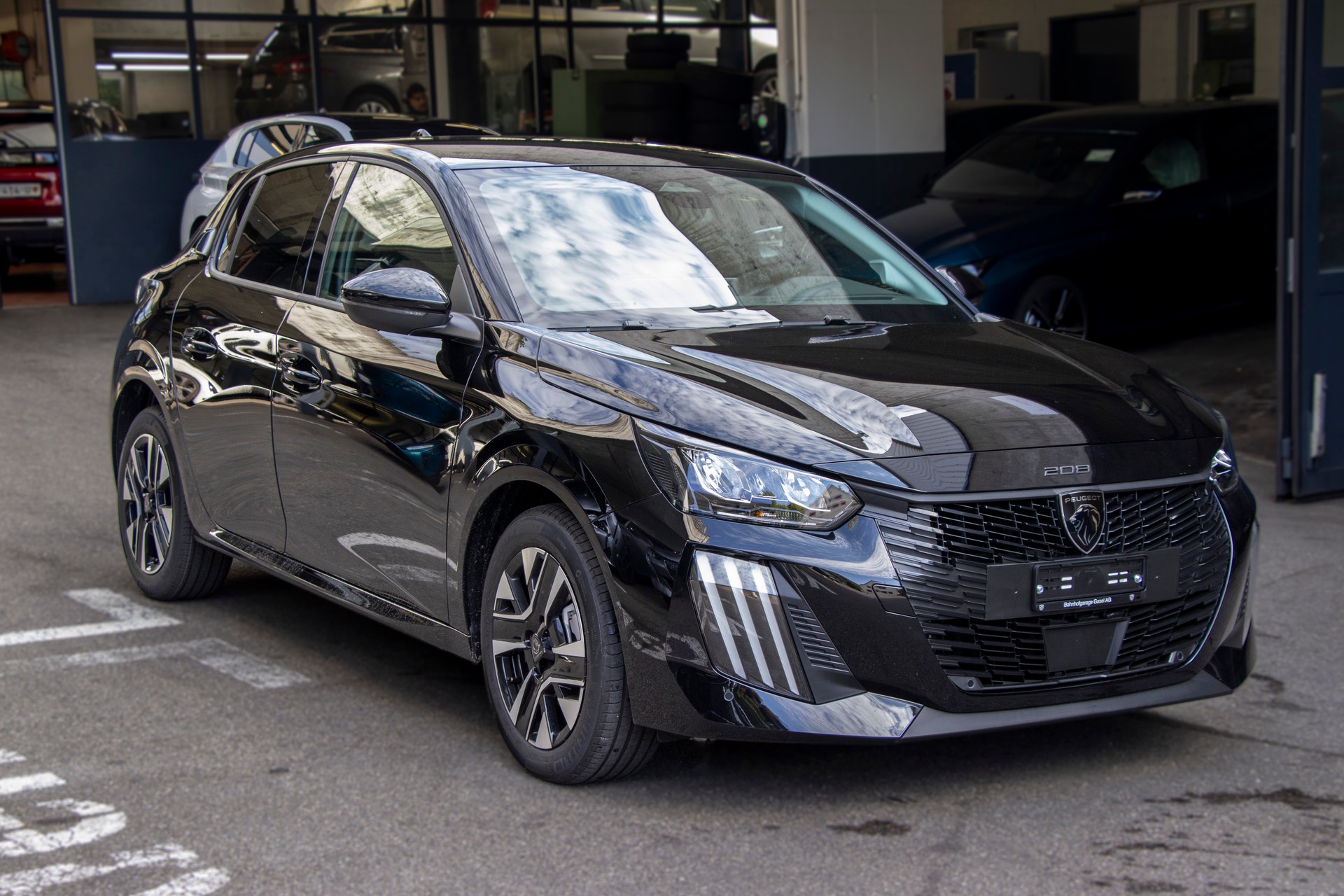 PEUGEOT 208 1.2 MHEV 110 Allure Premium-image-3