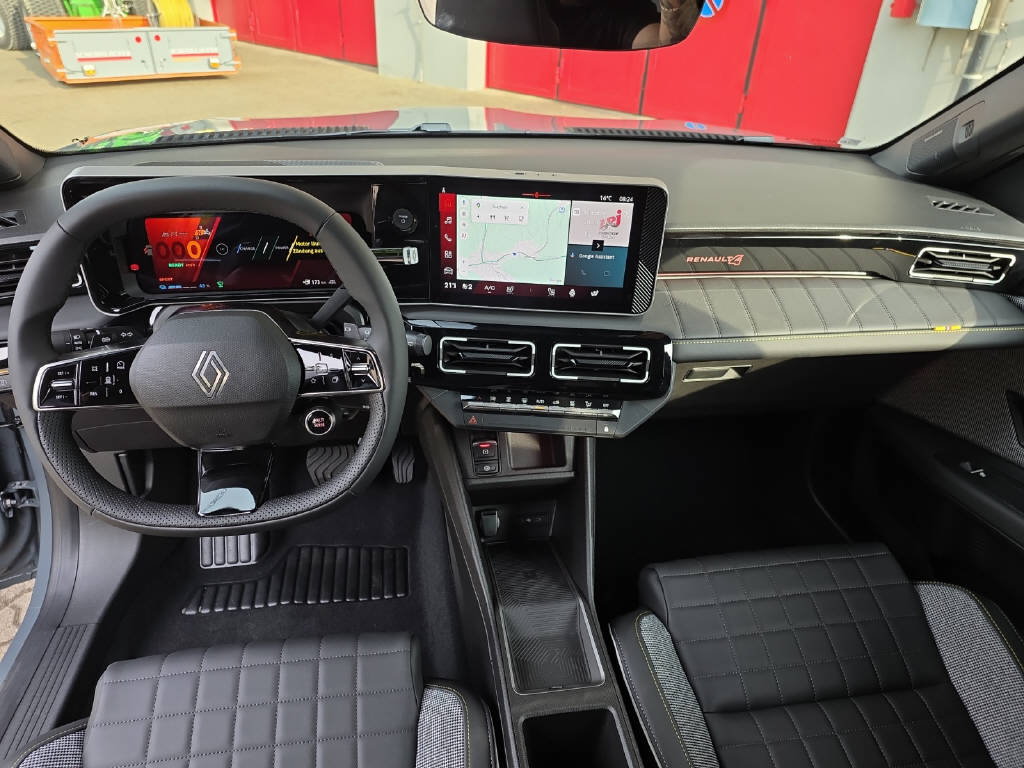 RENAULT R4 E-TECH ELECTRIC iconic 150PS Comfort Range-image-9