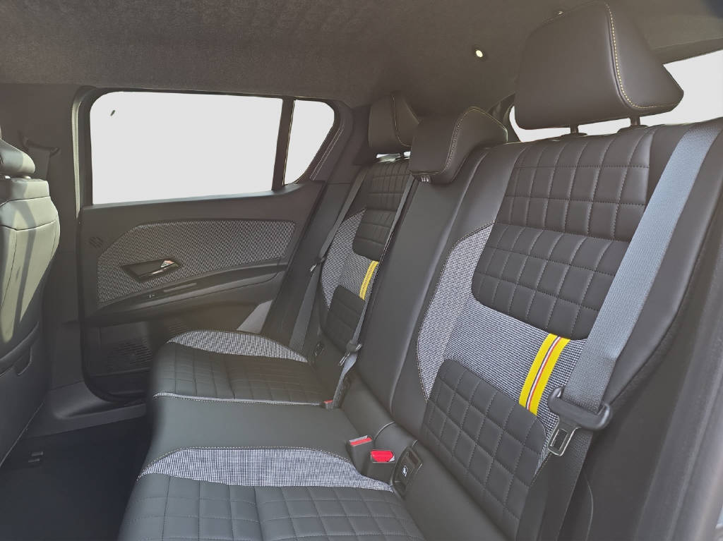 RENAULT R4 E-TECH ELECTRIC iconic 150PS Comfort Range-image-12