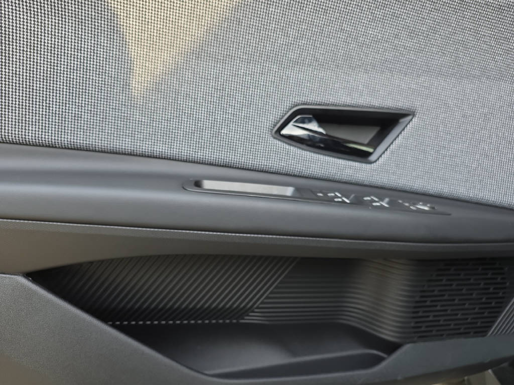 RENAULT R4 E-TECH ELECTRIC iconic 150PS Comfort Range-image-8