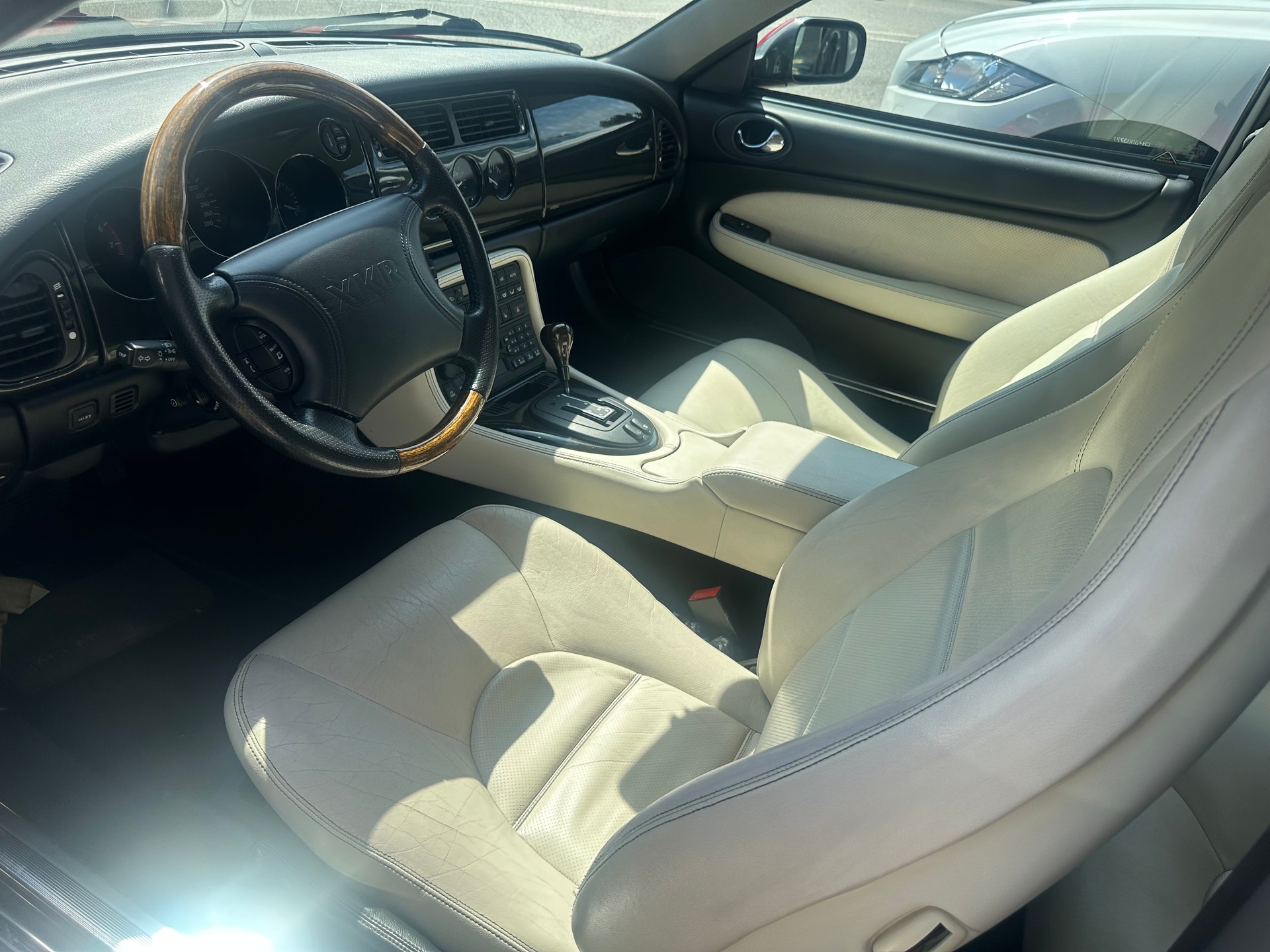 JAGUAR XKR S/C-image-5