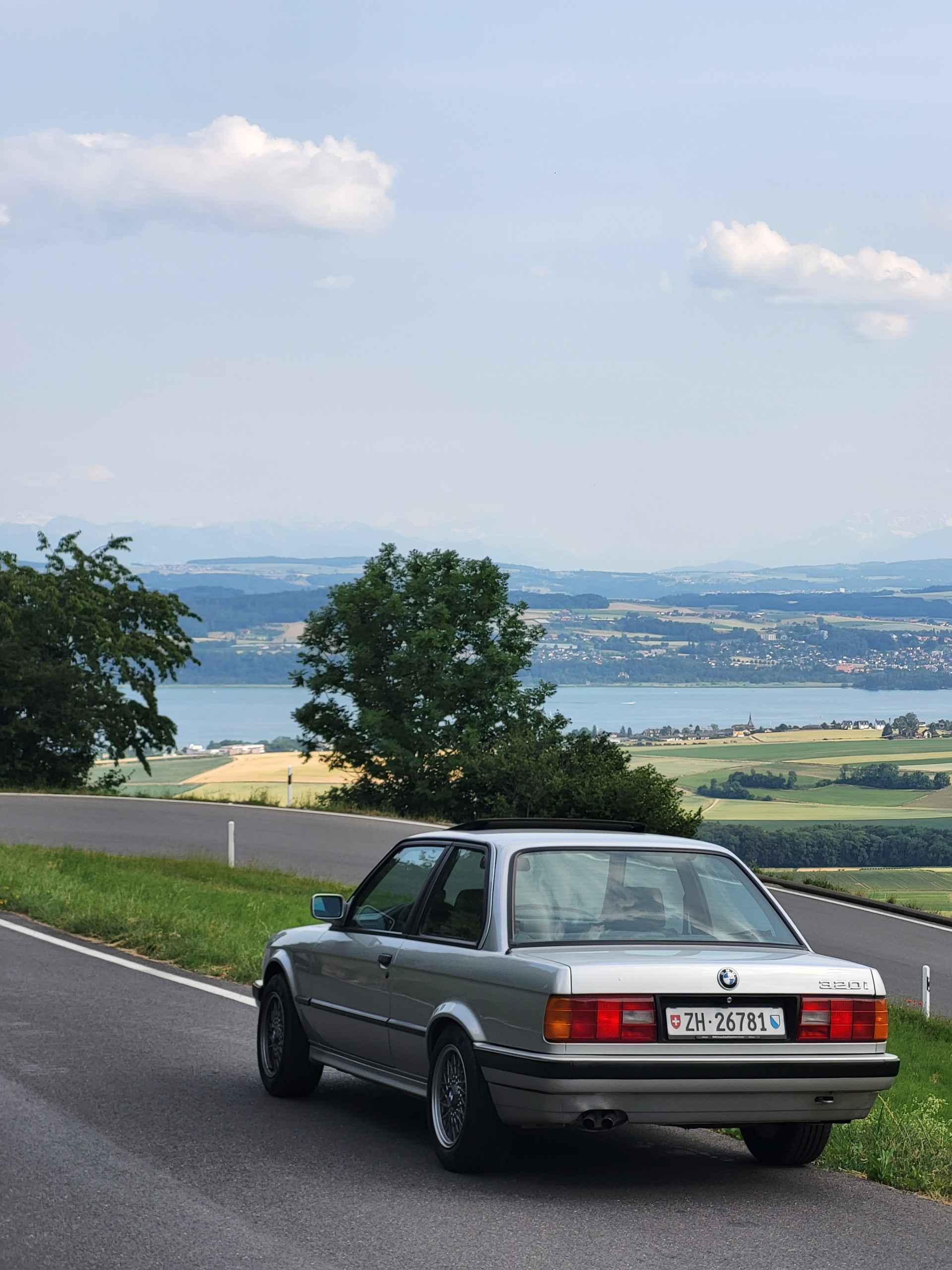 BMW 320i Edition Executive, Sportsitze, Zustand einmalig, ab MFK Veteran und Service mit Zahnriemen-image-4