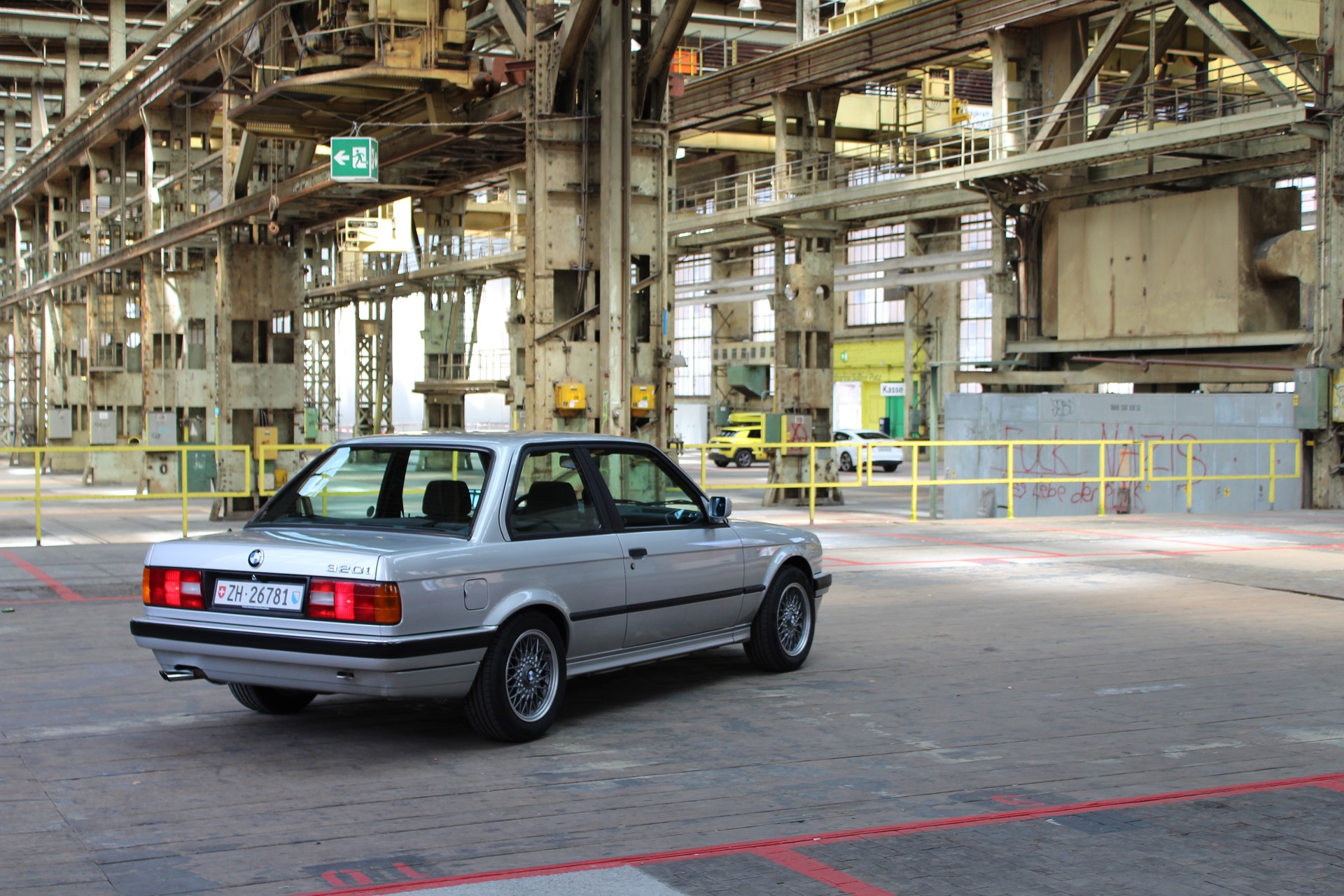 BMW 320i Edition Executive, Sportsitze, Zustand einmalig, ab MFK Veteran und Service mit Zahnriemen-image-20