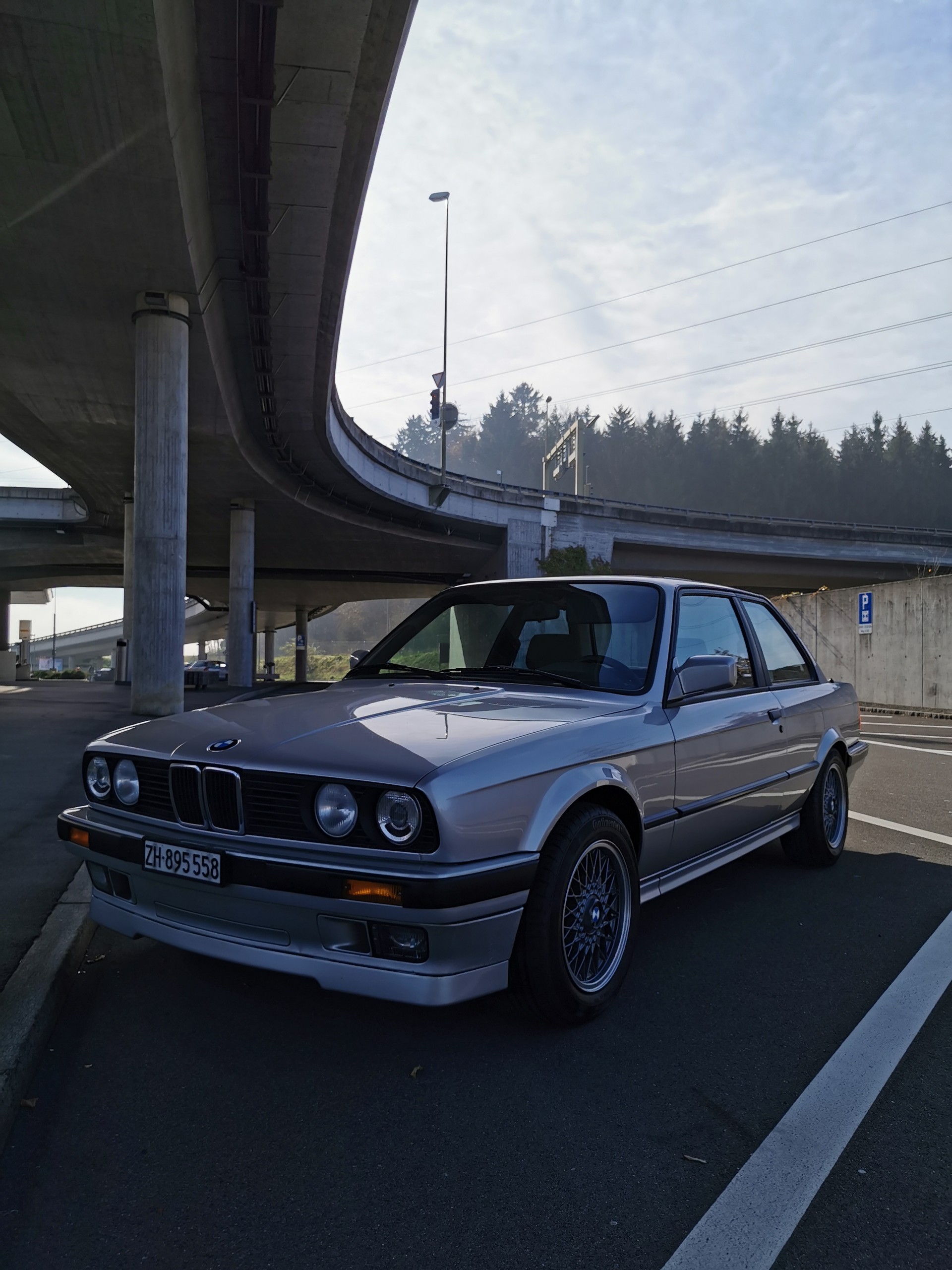BMW 320i Edition Executive, Sportsitze, Zustand einmalig, ab MFK Veteran und Service mit Zahnriemen-image-23