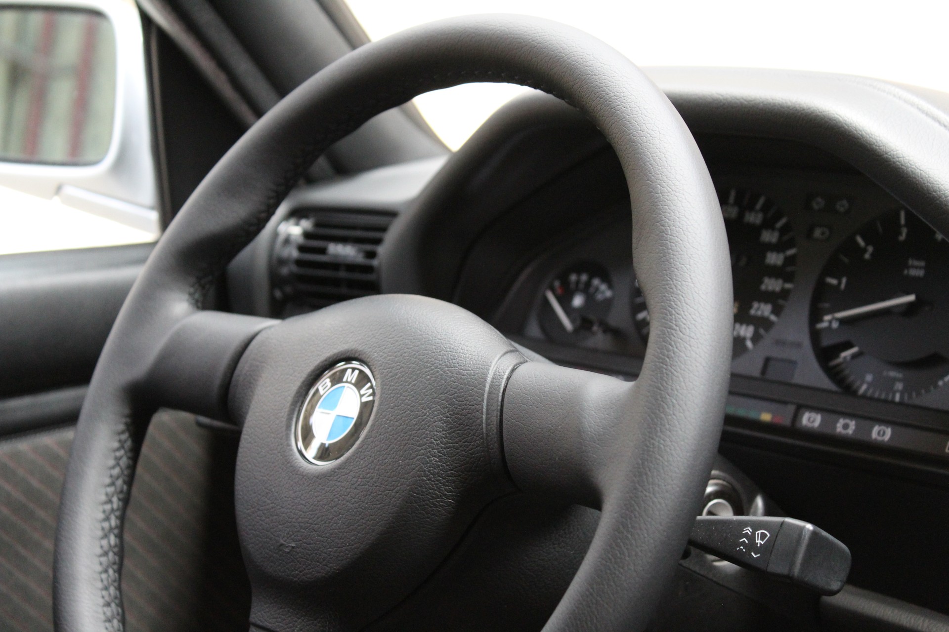 BMW 320i Edition Executive, Sportsitze, Zustand einmalig, ab MFK Veteran und Service mit Zahnriemen-image-13