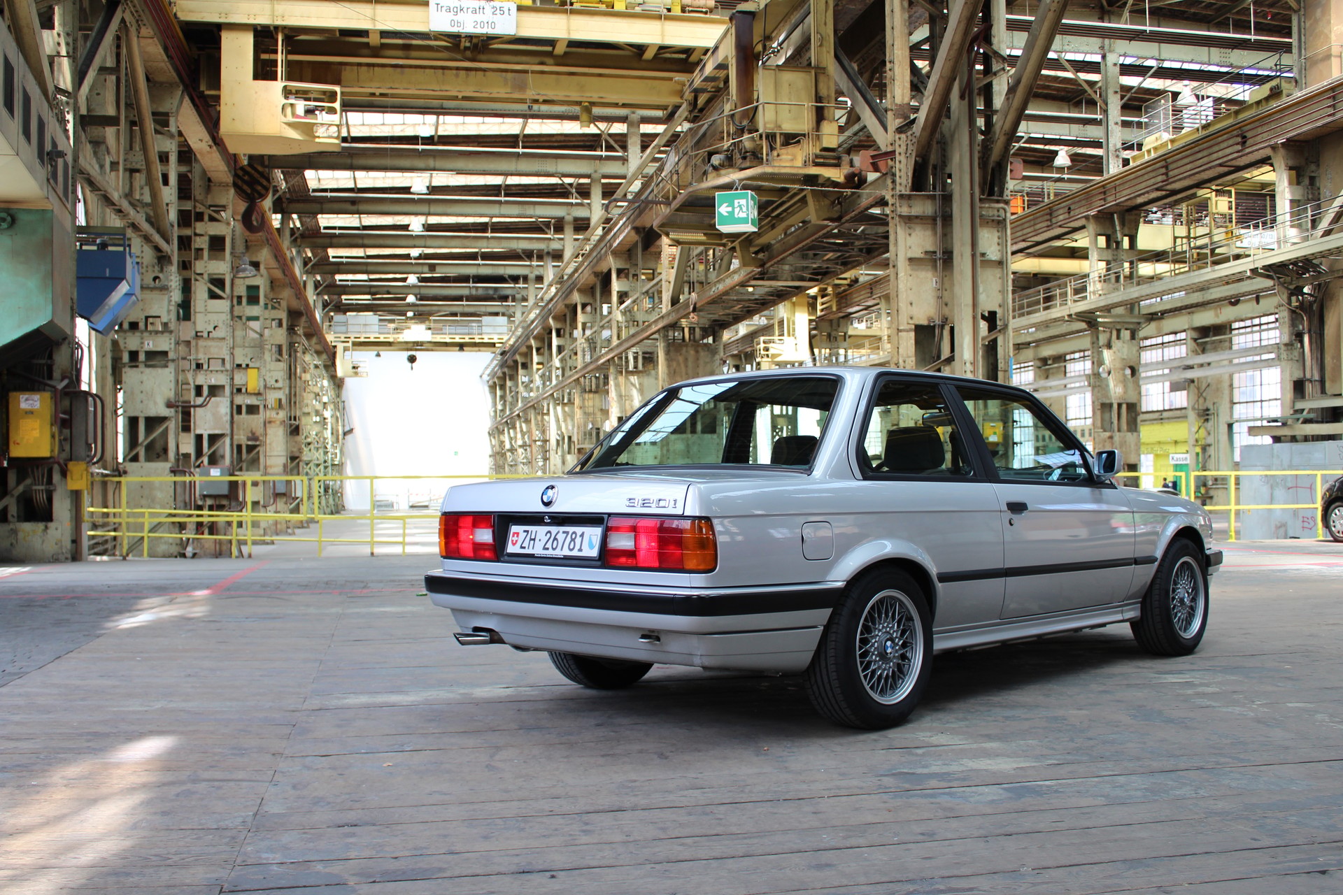 BMW 320i Edition Executive, Sportsitze, Zustand einmalig, ab MFK Veteran und Service mit Zahnriemen-image-21
