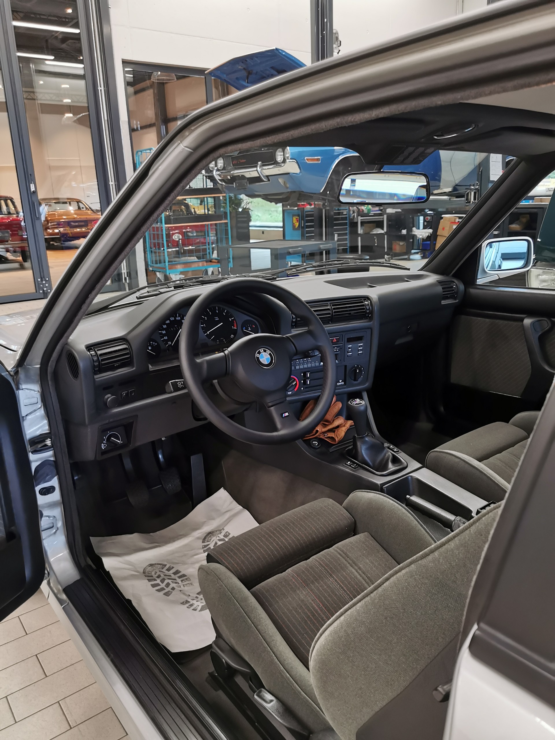 BMW 320i Edition Executive, Sportsitze, Zustand einmalig, ab MFK Veteran und Service mit Zahnriemen-image-16