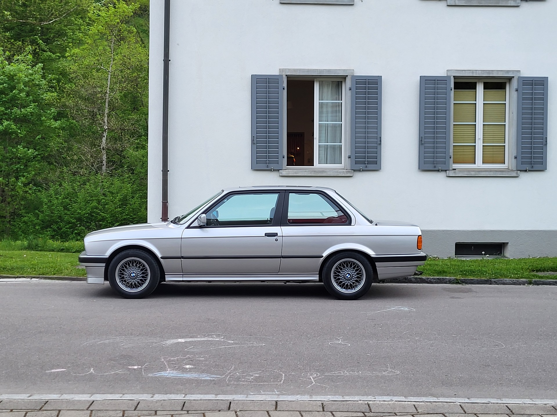 BMW 320i Edition Executive, Sportsitze, Zustand einmalig, ab MFK Veteran und Service mit Zahnriemen-image-7
