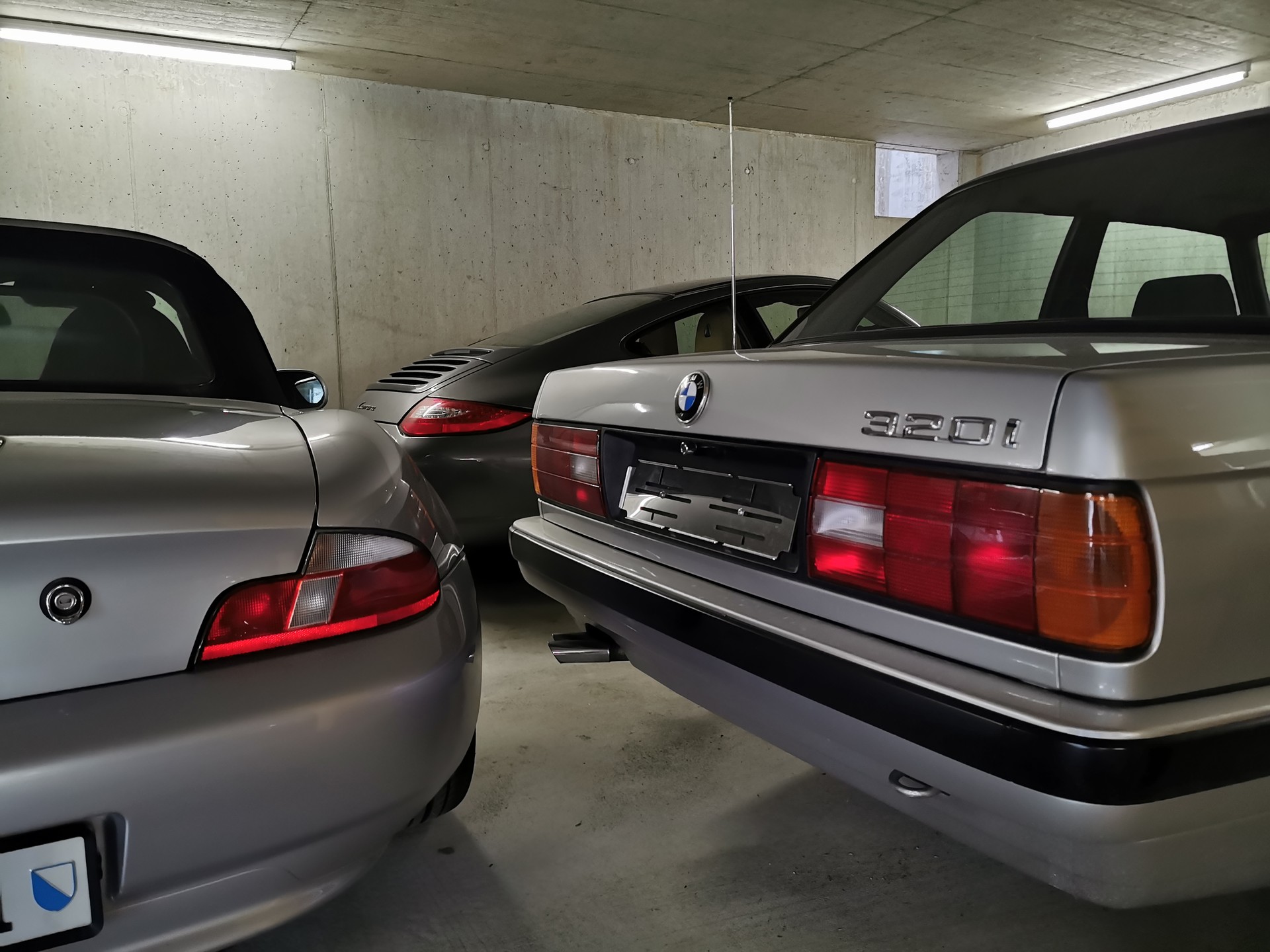 BMW 320i Edition Executive, Sportsitze, Zustand einmalig, ab MFK Veteran und Service mit Zahnriemen-image-17