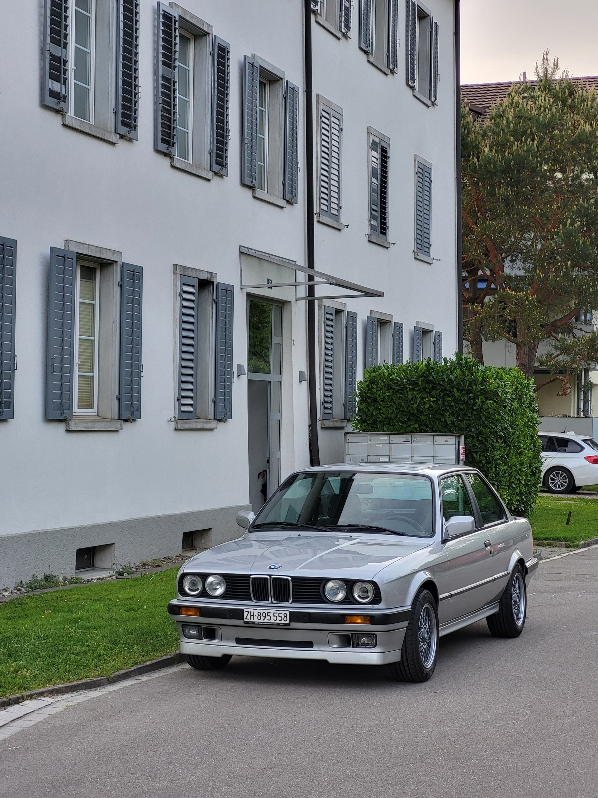 BMW 320i Edition Executive, Sportsitze, Zustand einmalig, ab MFK Veteran und Service mit Zahnriemen-image-6