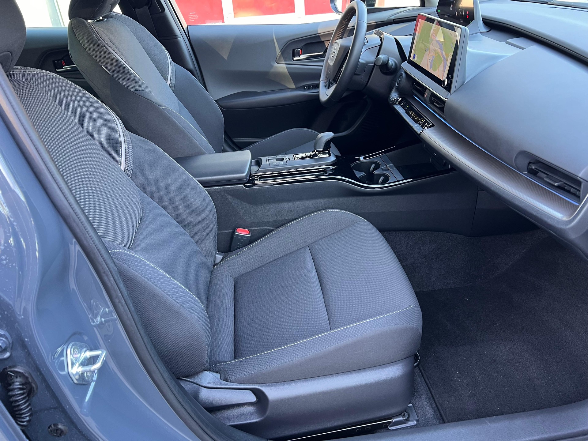 TOYOTA Prius 2.0 Plug-In-Hybrid Style-image-11