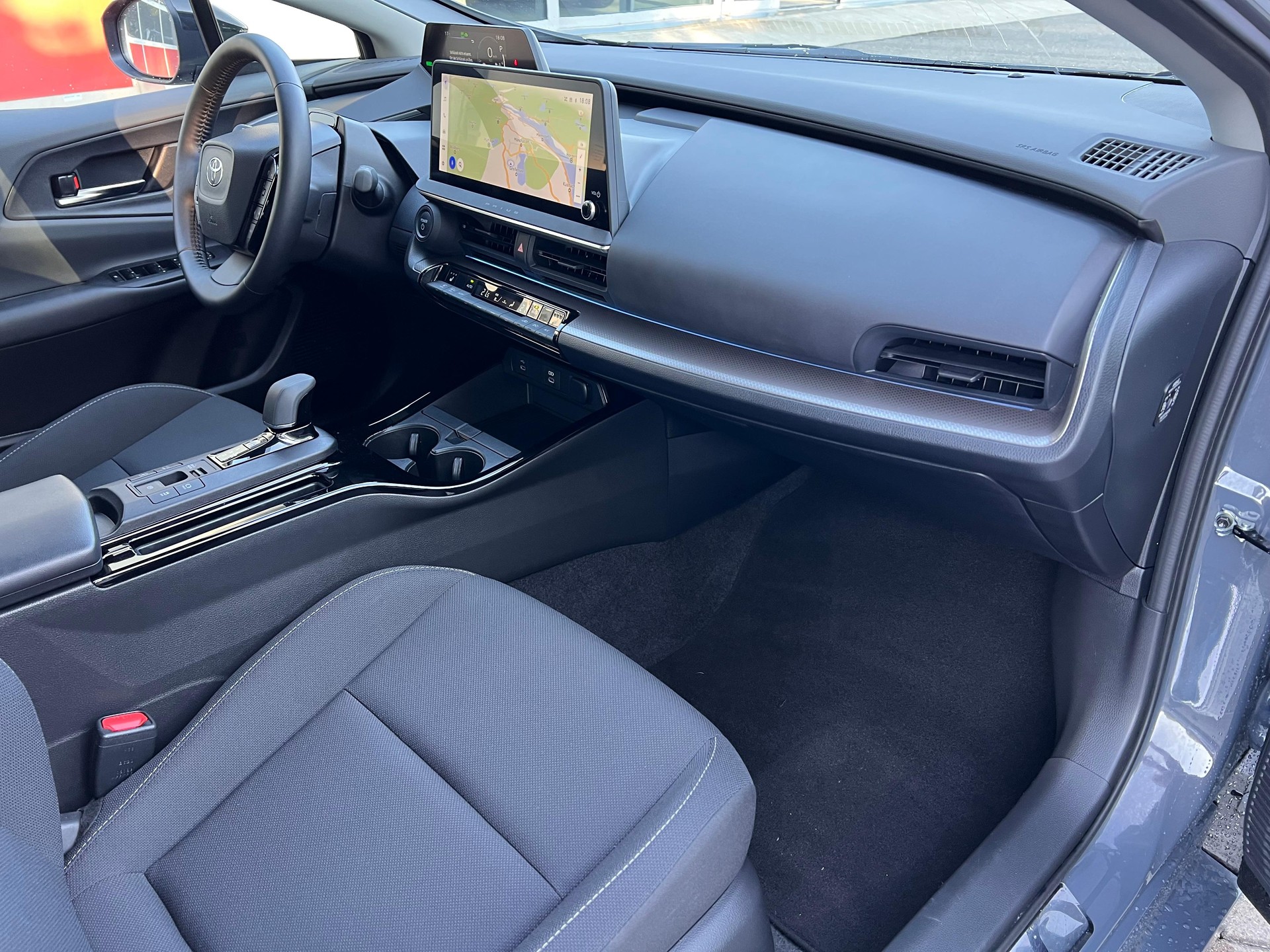 TOYOTA Prius 2.0 Plug-In-Hybrid Style-image-12
