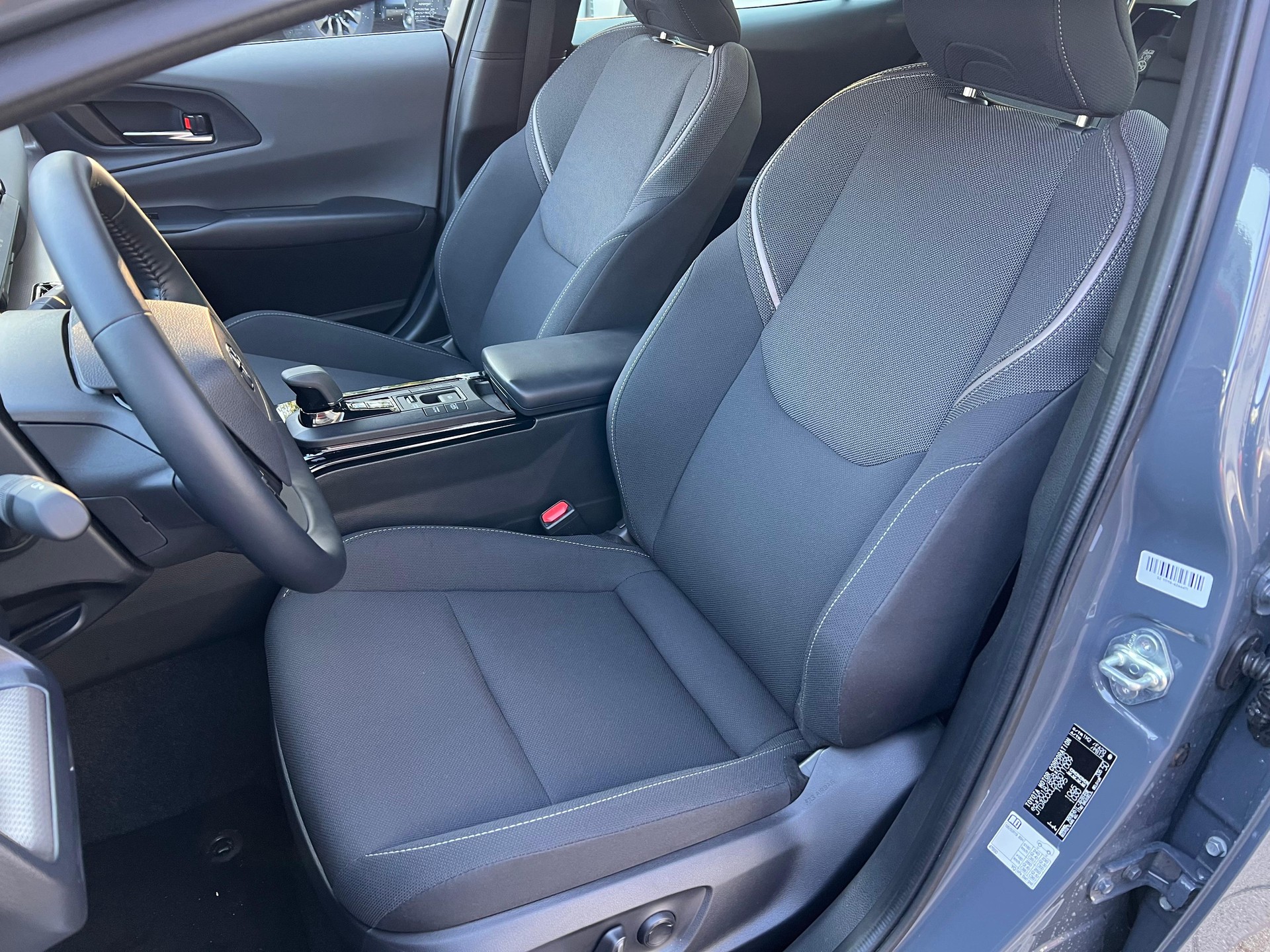 TOYOTA Prius 2.0 Plug-In-Hybrid Style-image-8