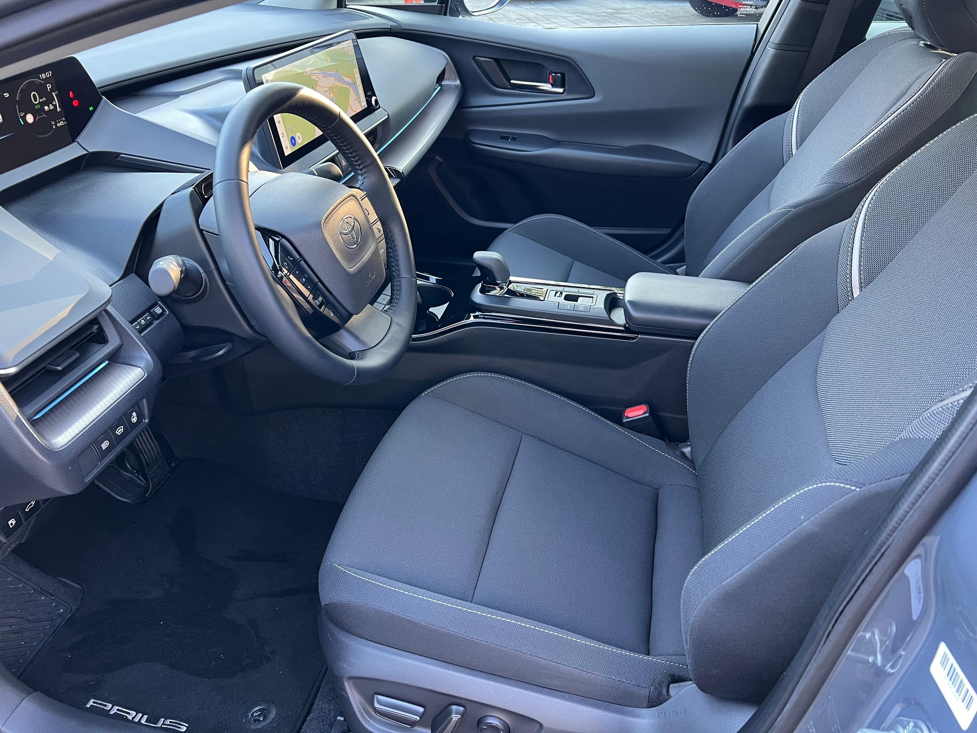 TOYOTA Prius 2.0 Plug-In-Hybrid Style-image-7