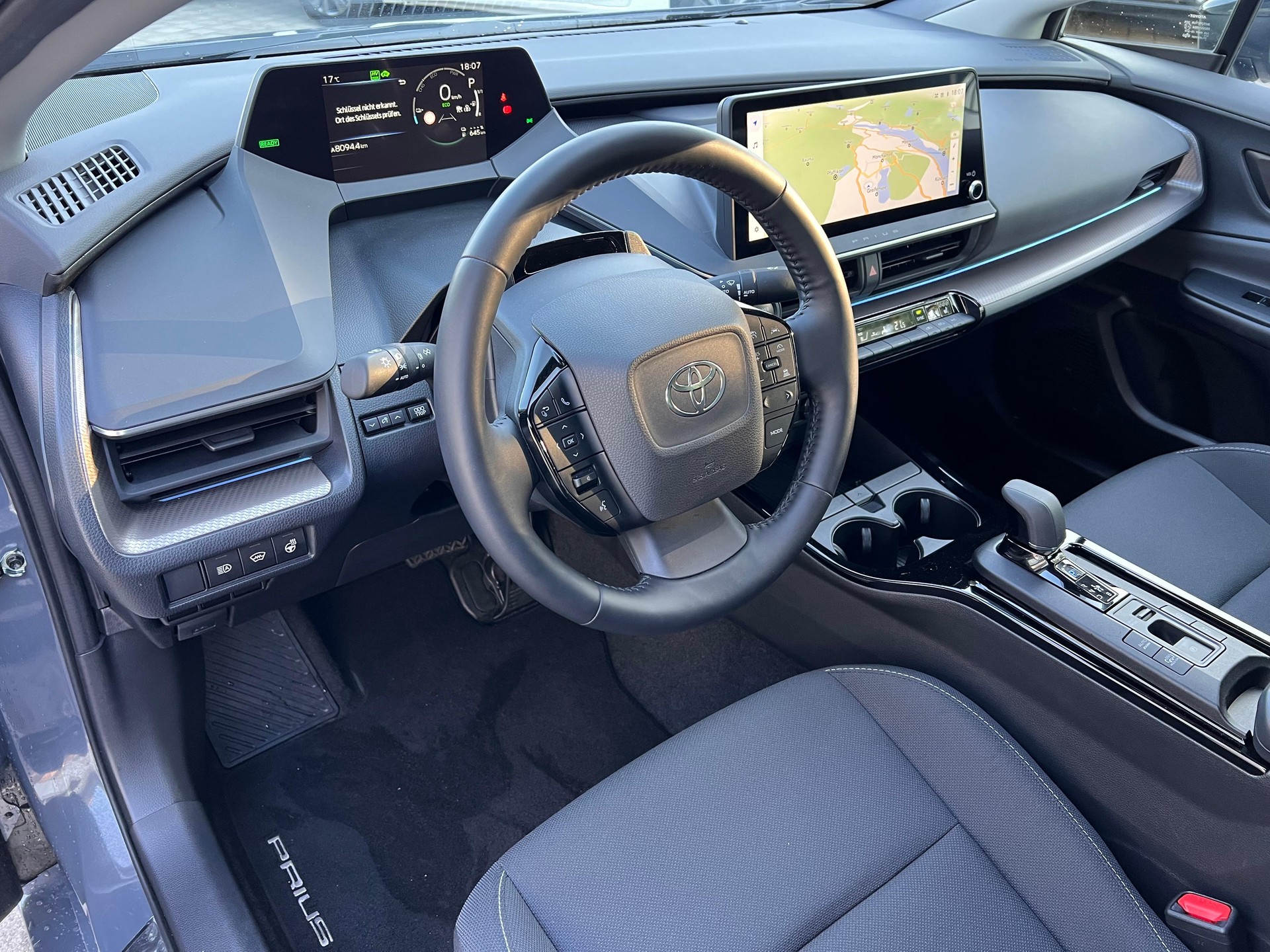 TOYOTA Prius 2.0 Plug-In-Hybrid Style-image-6