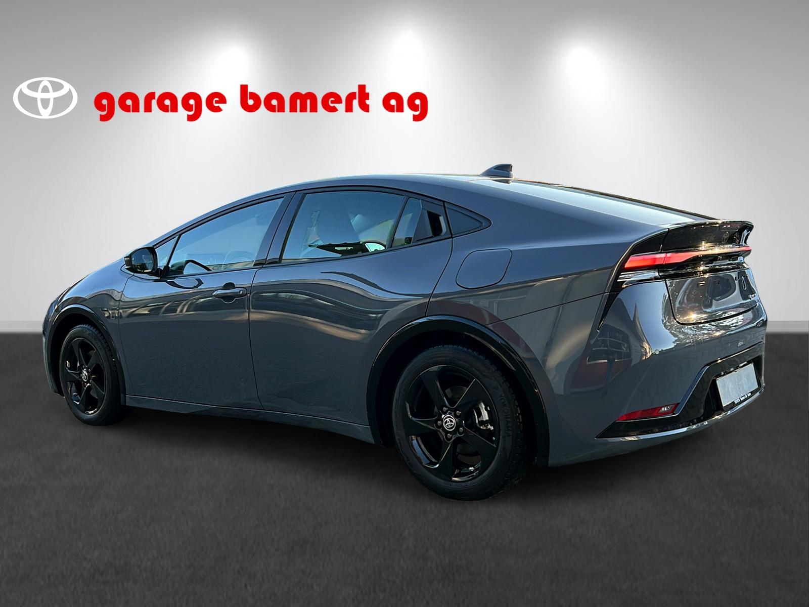 TOYOTA Prius 2.0 Plug-In-Hybrid Style-image-3