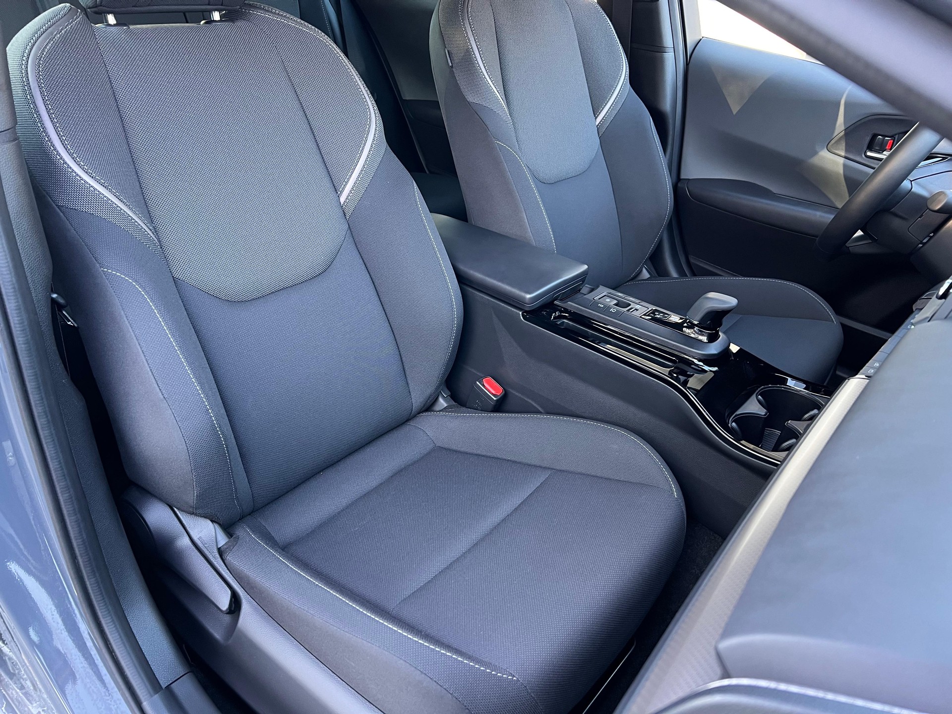 TOYOTA Prius 2.0 Plug-In-Hybrid Style-image-13