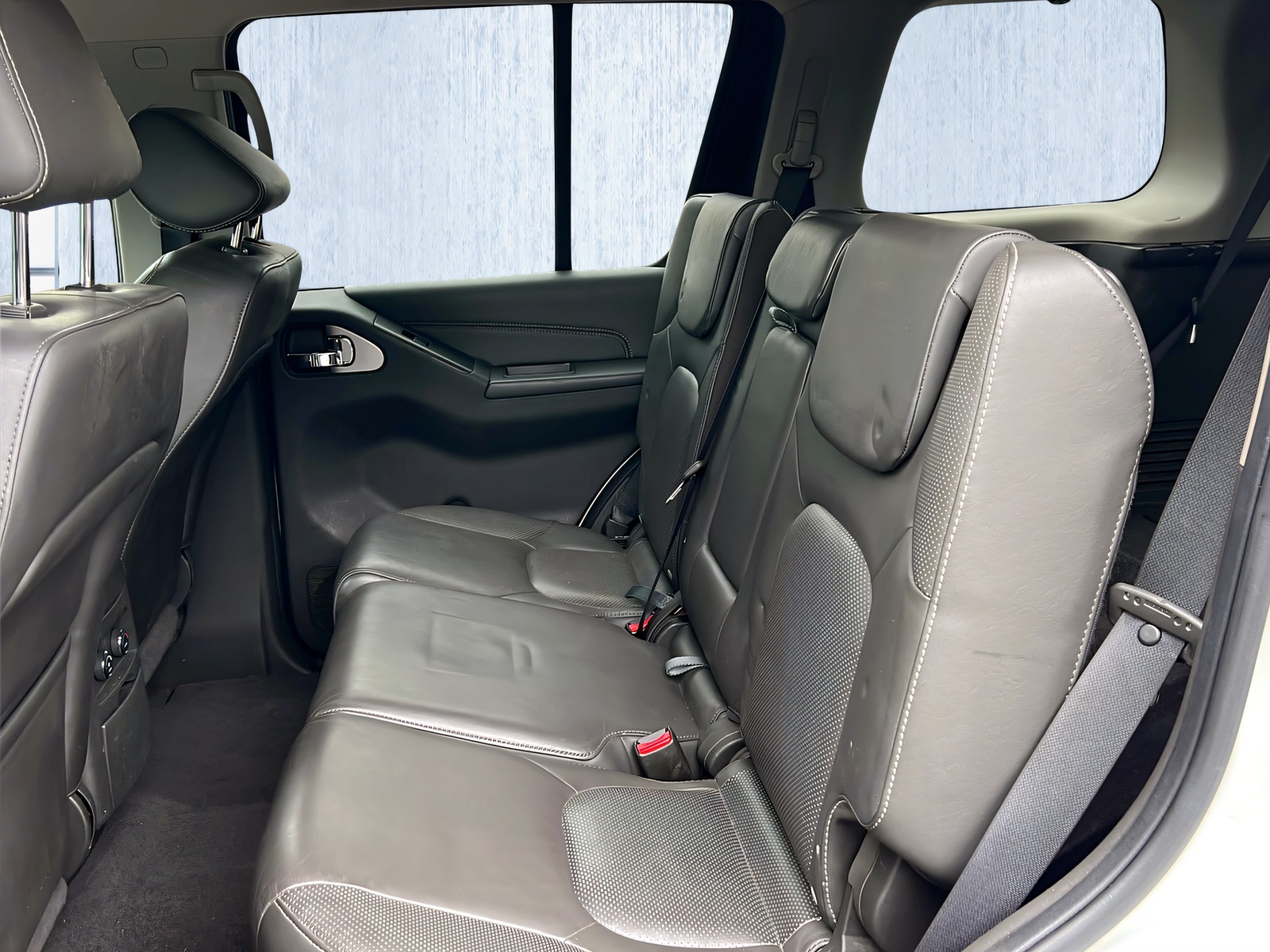 NISSAN Pathfinder 3.0 dCi LE Automatic-image-16