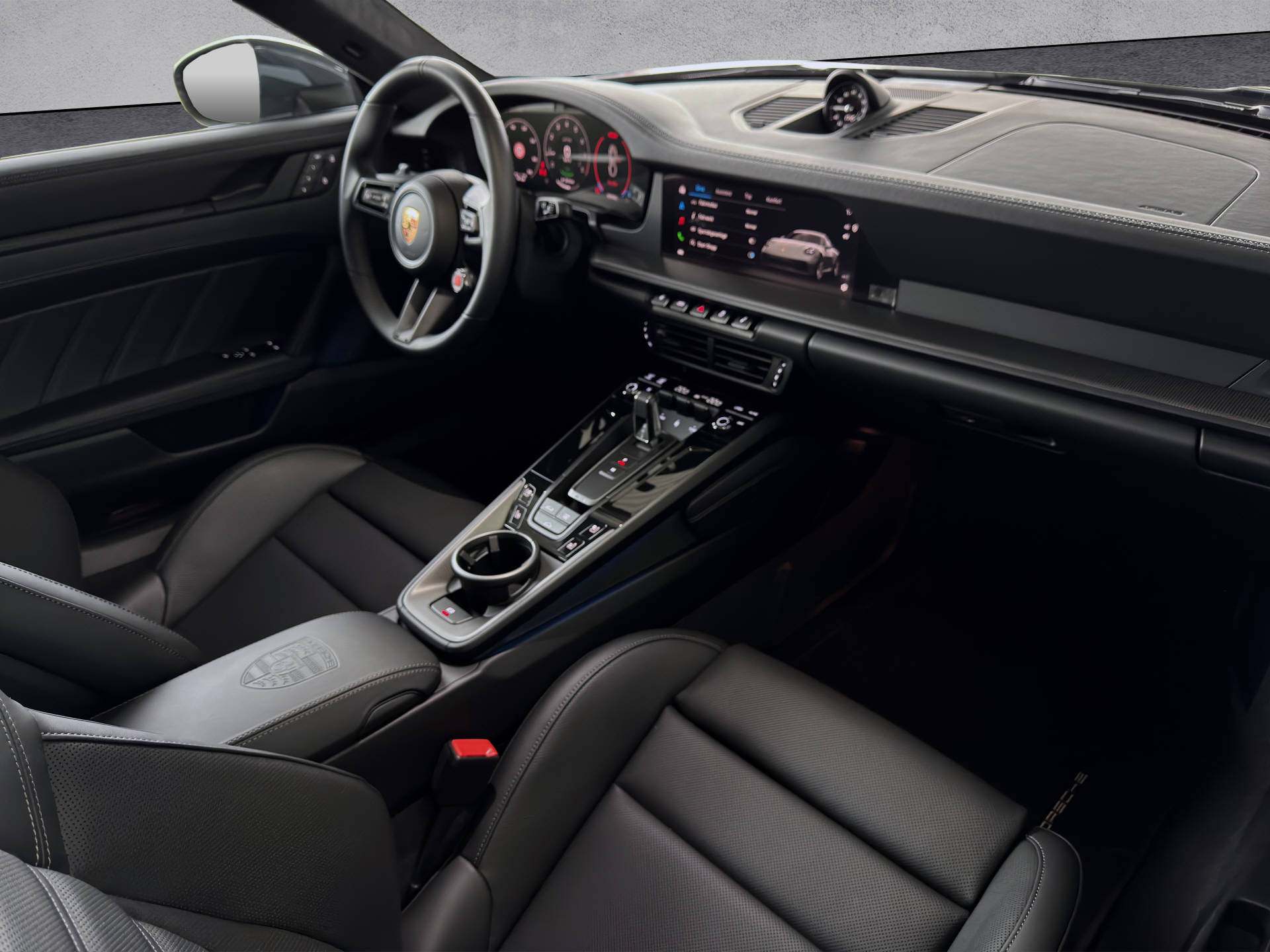 PORSCHE 911 Carrera 4 GTS-image-8